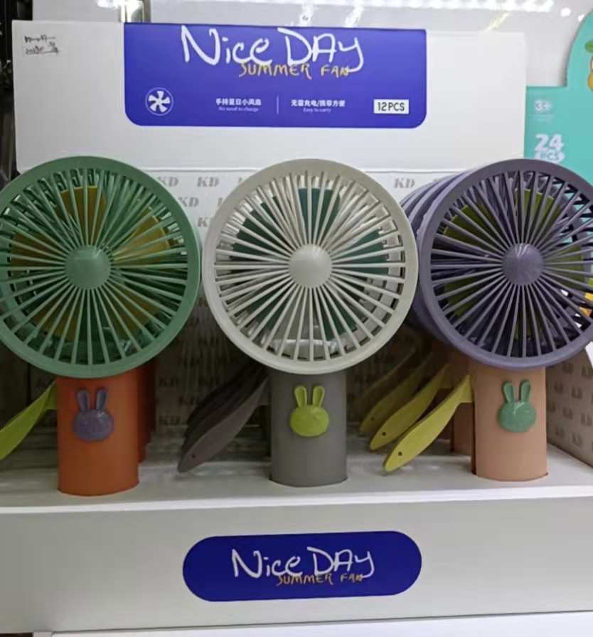 The KD-097 hand-pressed fan comes in three colors: pink, red and light gray. It is convenient to carry in a bag and comes in a display box packaging