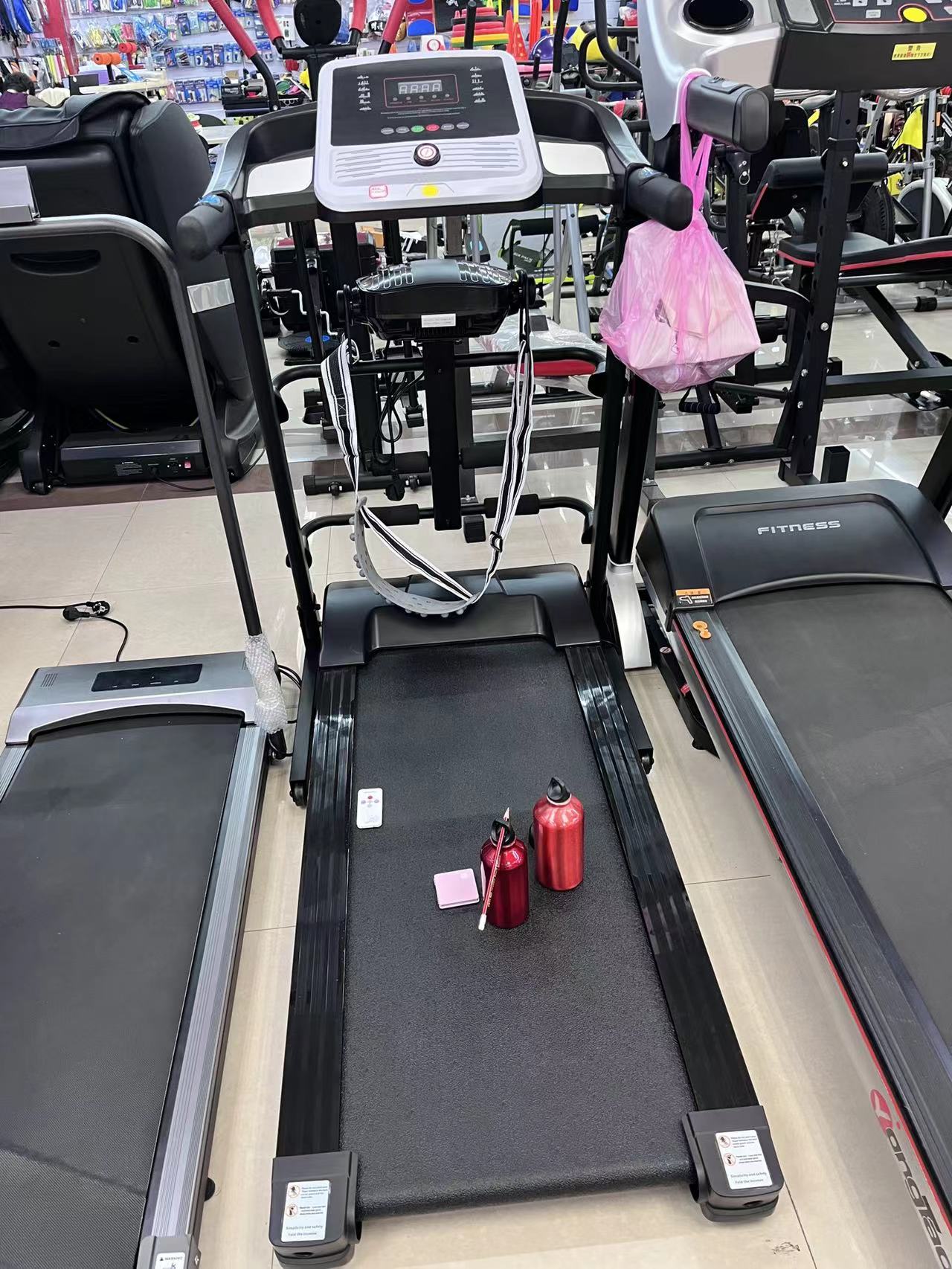 永涛体育跑步机家用健身室