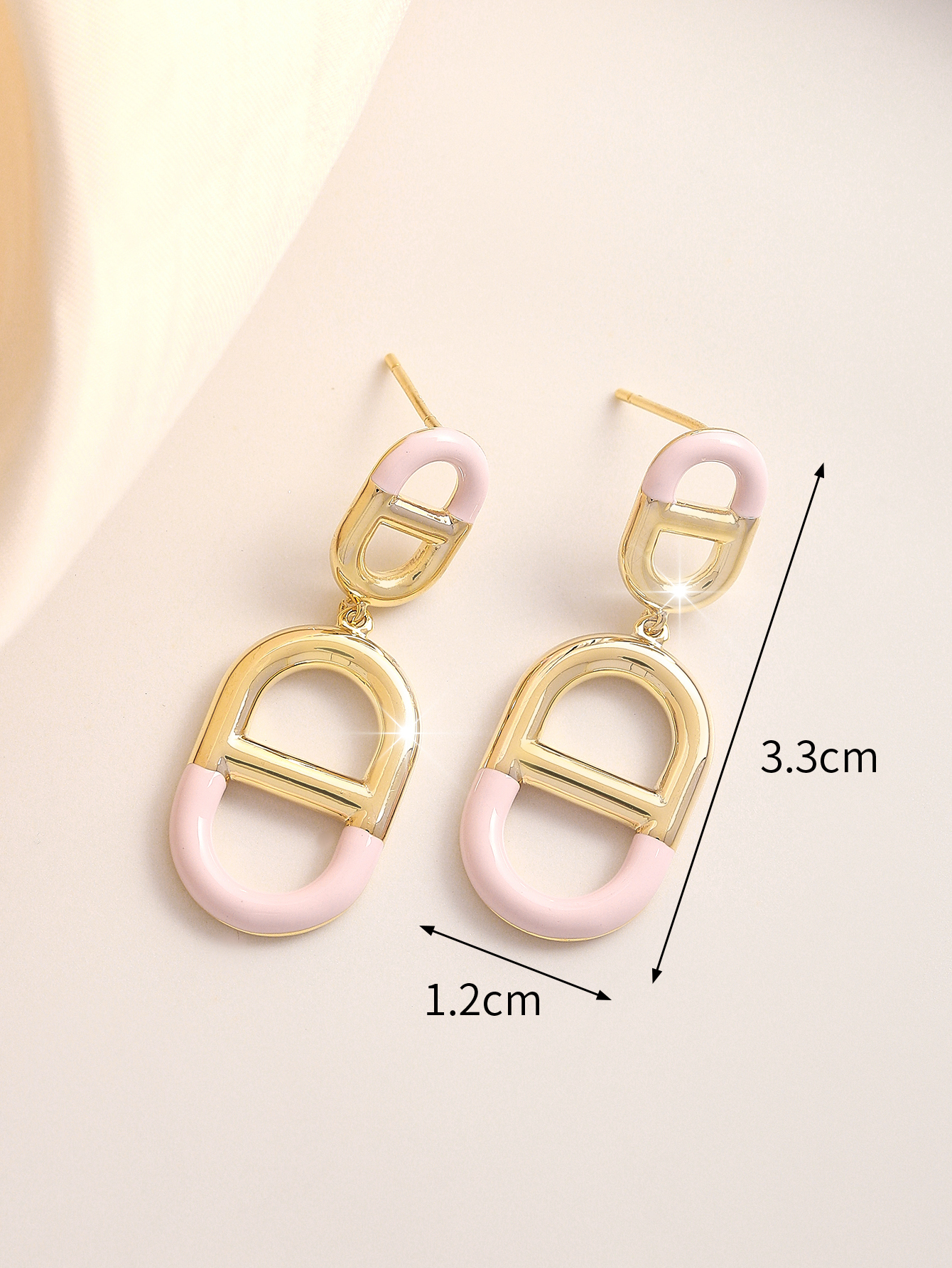 Xuhui brand's light luxury, fashionable and versatile 925 silver needle copper plated with real gold, pig nose lacquered stud earrings Application Scenario