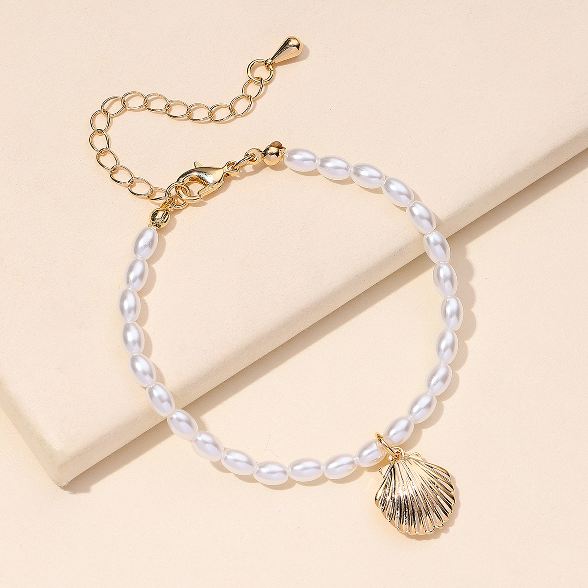 Xuhui brand's fashionable pearl bracelet with real gold plating is a simple and versatile, elegant and trendy accessory for women details Picture