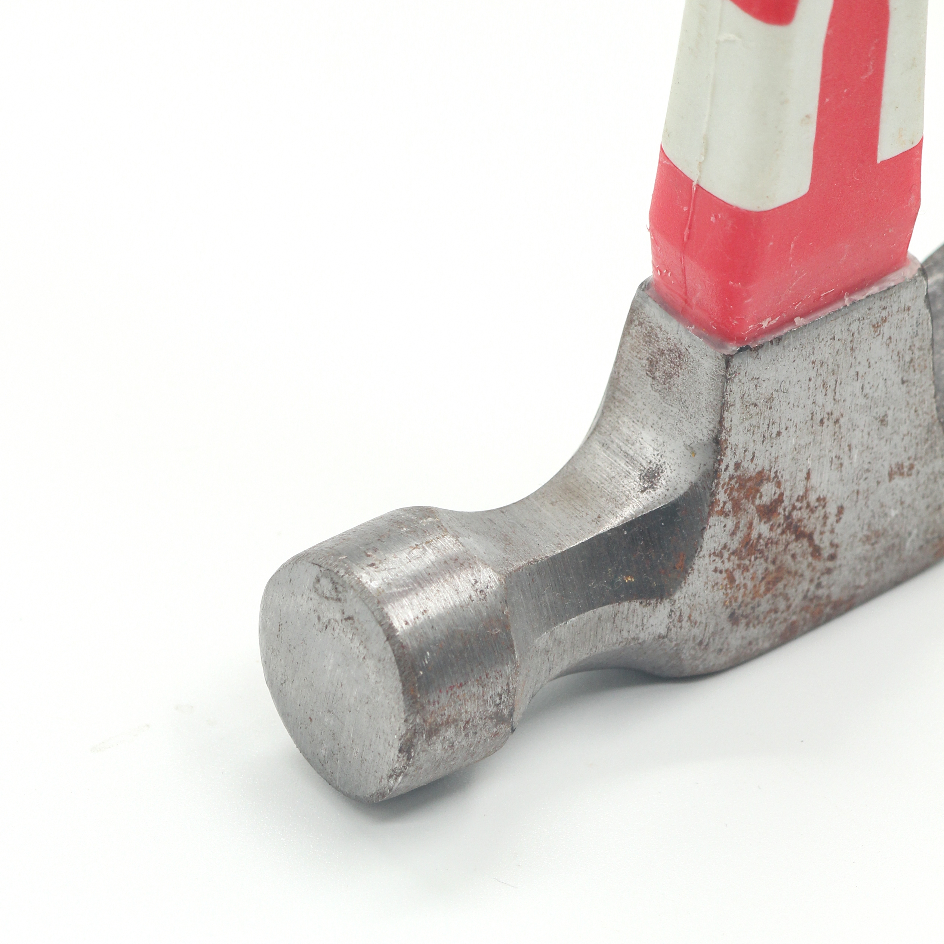Magnetic insulation sheep horn hammer, anti-slip magnetic suction nail, right-angle woodworking special hammer, hammer head, hand hammer, iron hammer, nail hammer, hardware tool hammer, sheep horn hammer, blue and red Application Scenario