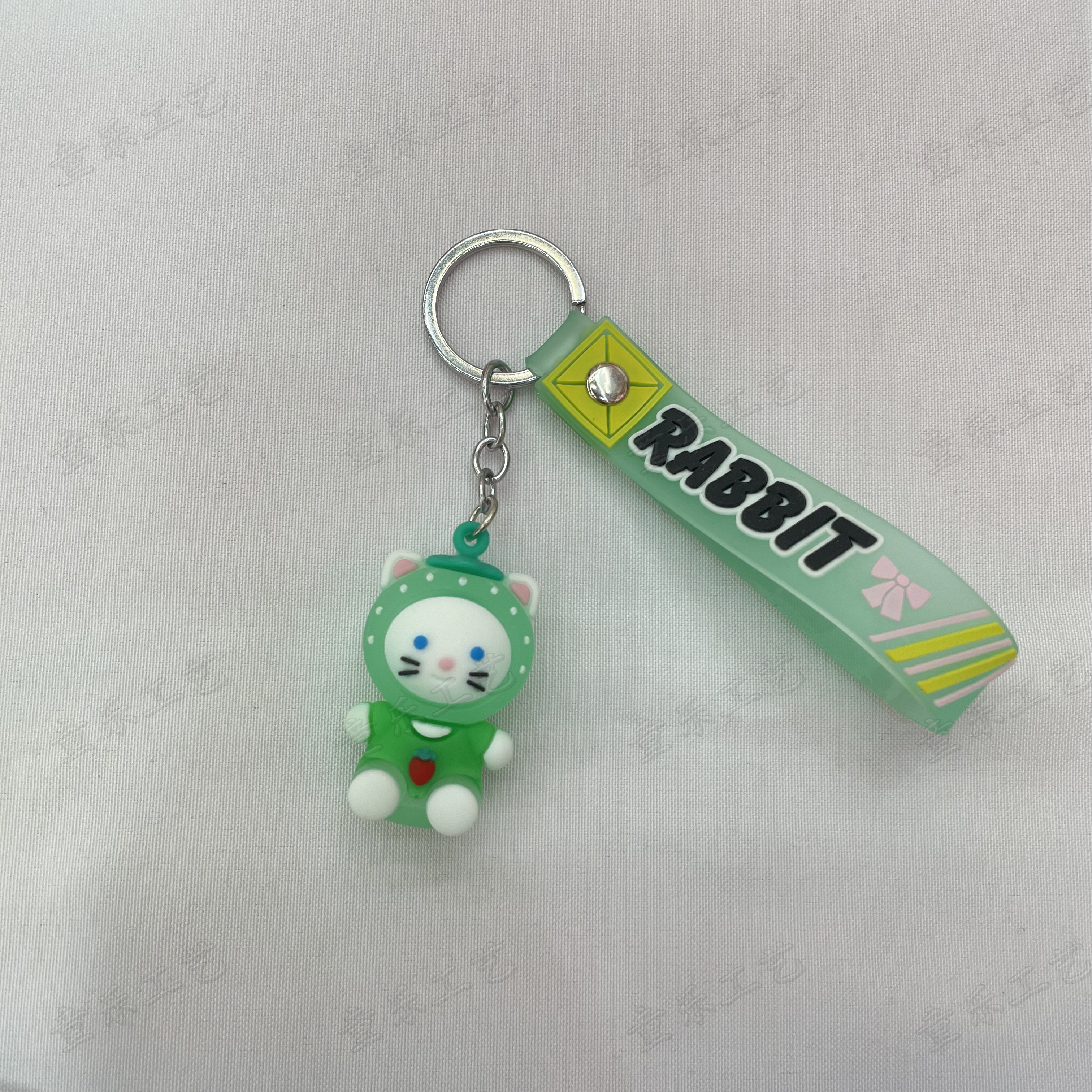 Creative transparent jelly cat soft rubber keychain three-dimensional figurine pendant Application Scenario