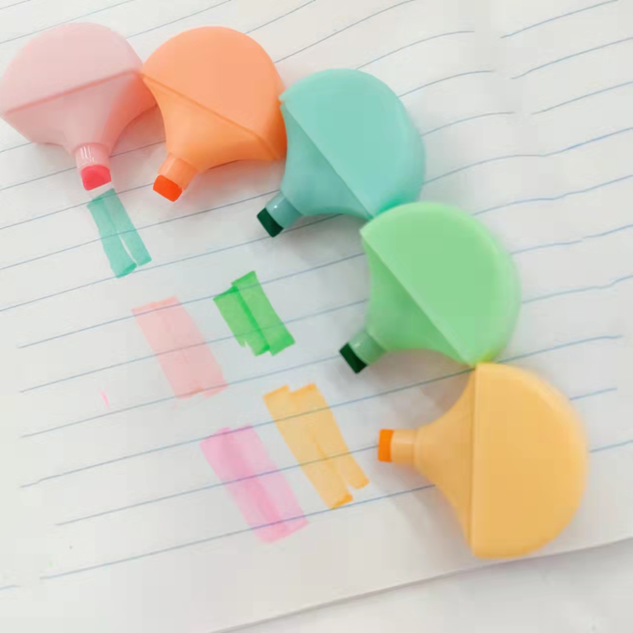 Finger gyroscope rotating color highlighter pen, student key marking pen, journal pen, large-capacity drawing pen Application Scenario