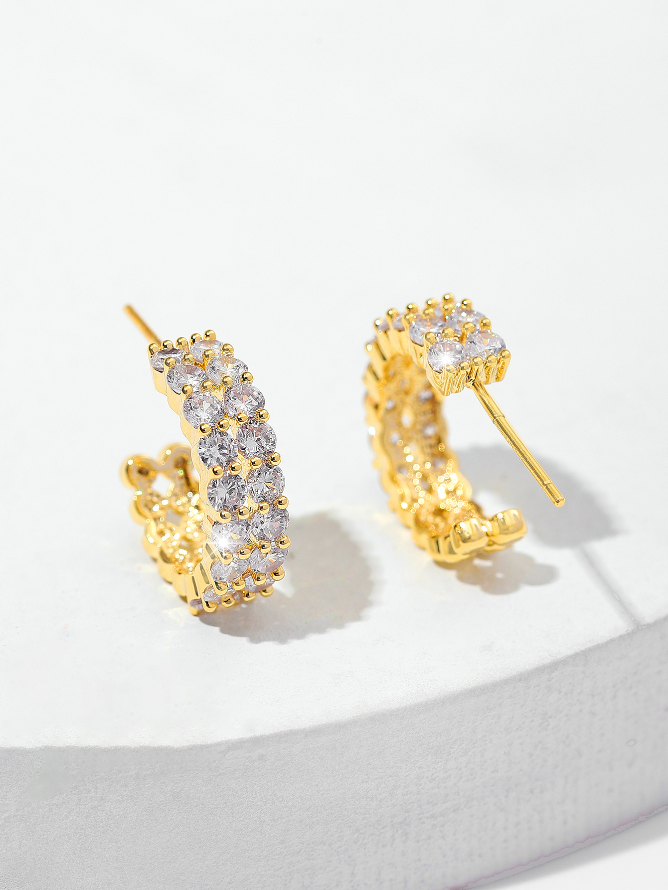 Xuhui brand exquisite and light luxury copper plated with real gold and set with zircon 925 silver needle C-shaped design fashionable stud earrings details Picture