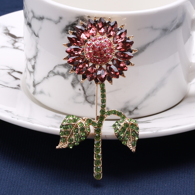 Factory direct sales of creative and light luxury Korean version new best-selling cartoon water diamond sunflower water diamond creative retro brooches, simple and fashionable accessory pins in stock Specification image