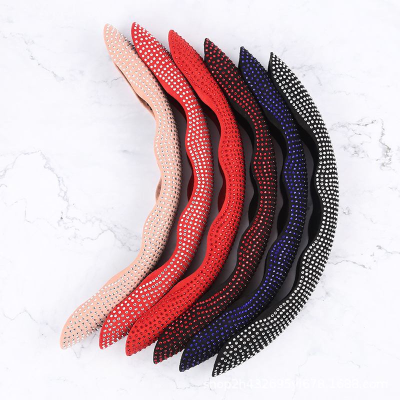 Suede car steering wheel cover, diamond-encrusted snap-on cover, sweat-absorbing and anti-slip handlebar cover, all-season universal QW92 Item Picture