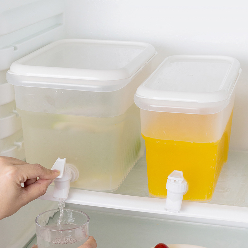 Export of large-capacity refrigerators and cold water kettles with faucets Item Picture