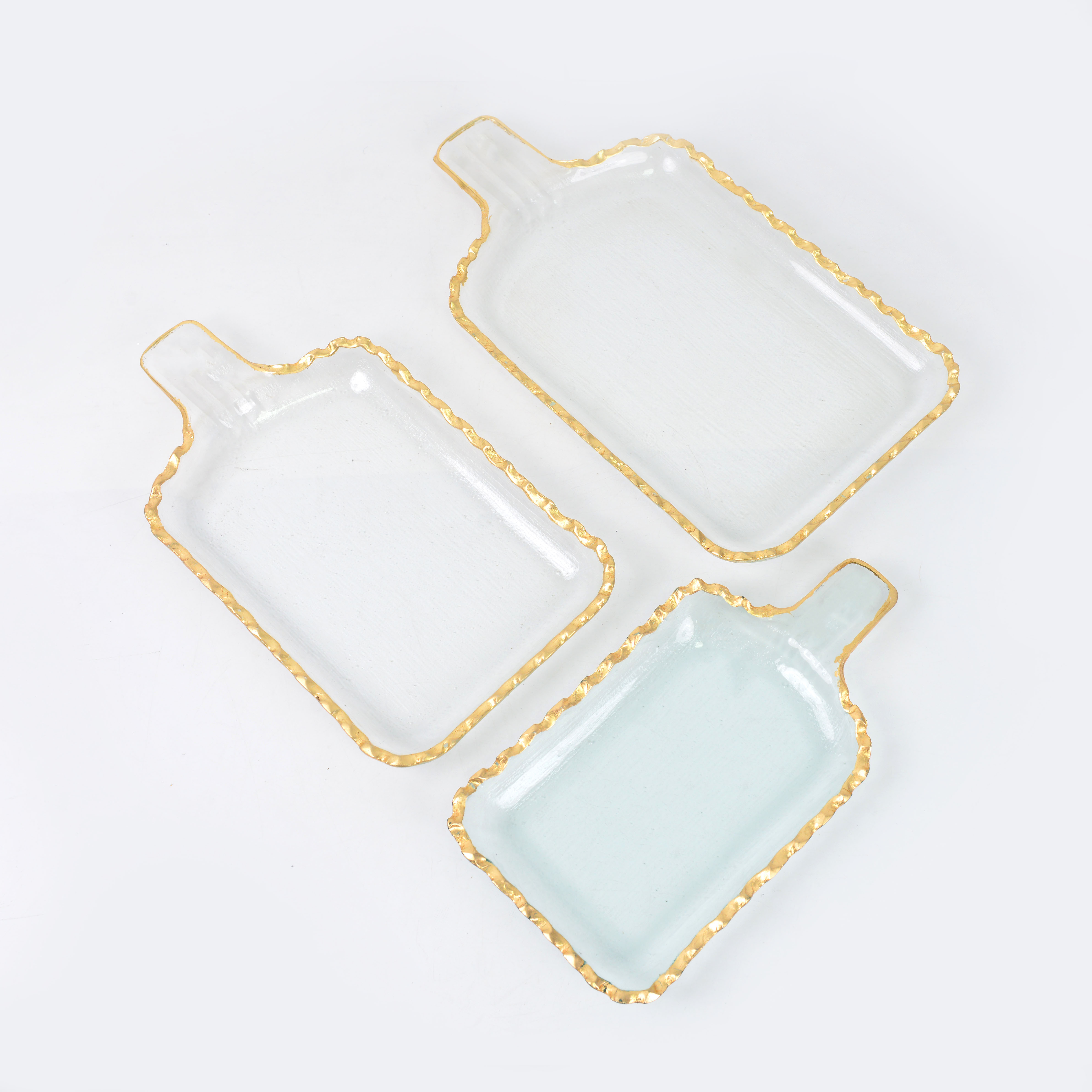 The square transparent gold-rimmed glass fruit plate has a handle