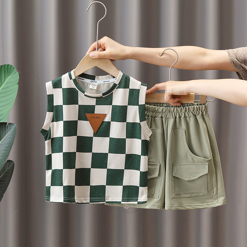 A two-piece sleeveless vest set for boys in summer is cool, stylish and trendy. It's a thin summer suit for young boys
