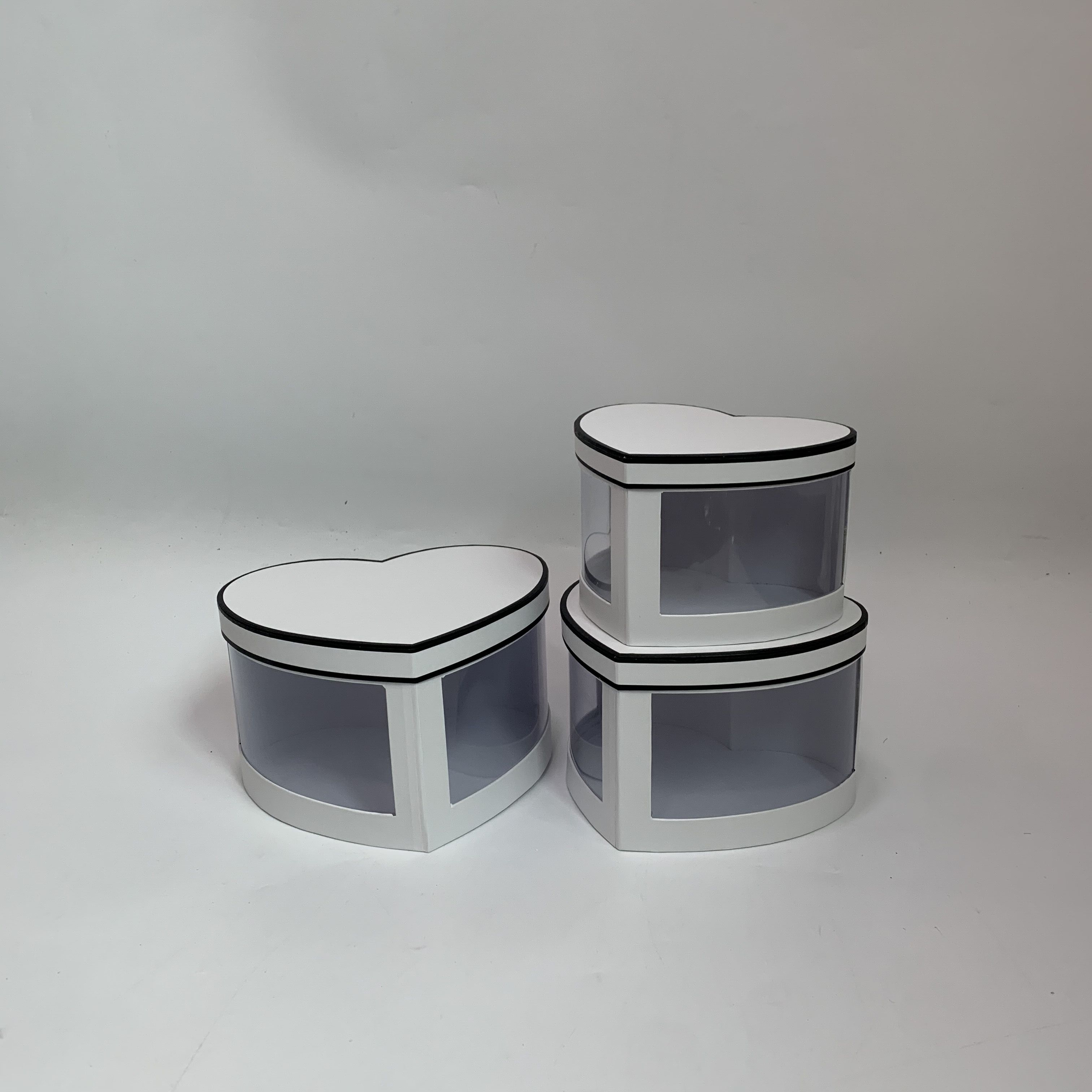 Vina Hollow Heart Gift Box Three-piece Set, Valentine's Day flower Gift Box, Souvenir Gift Box, Flower Box Gift box Application Scenario