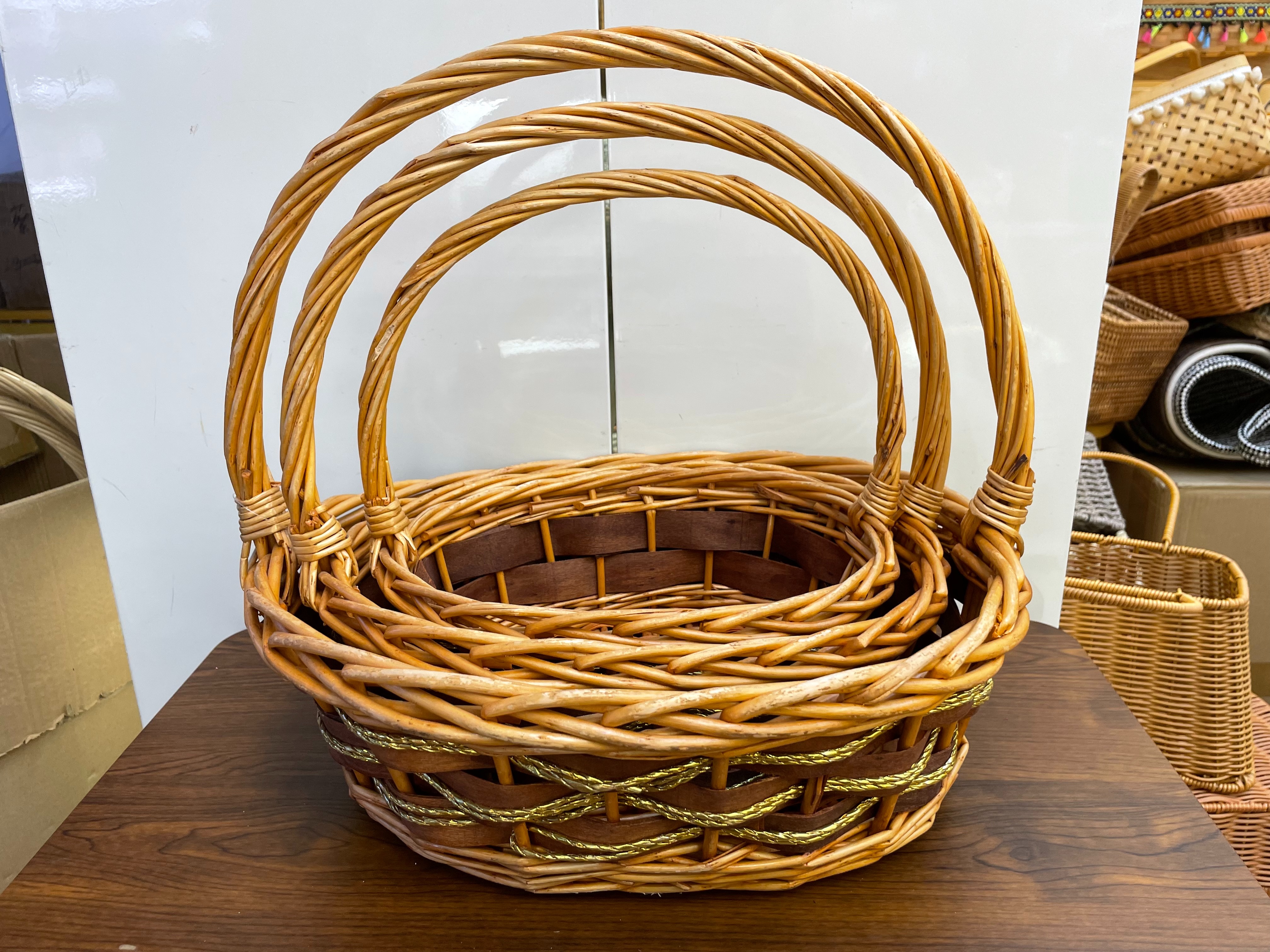 Three-piece willow weaving set with gold rope, straw rope and wood chips Application Scenario