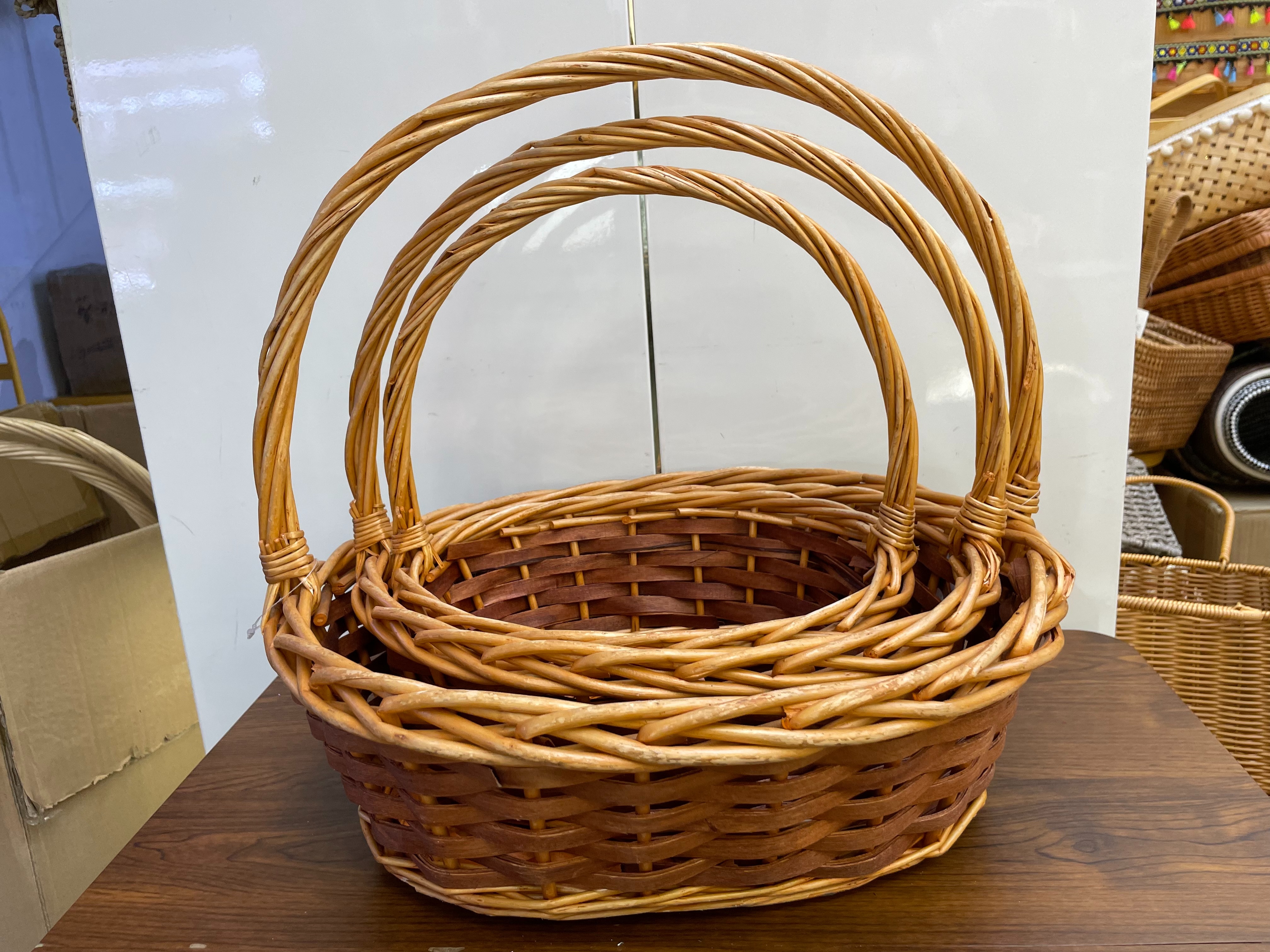 Three-piece willow weaving set with gold rope, straw rope and wood chips Item Picture