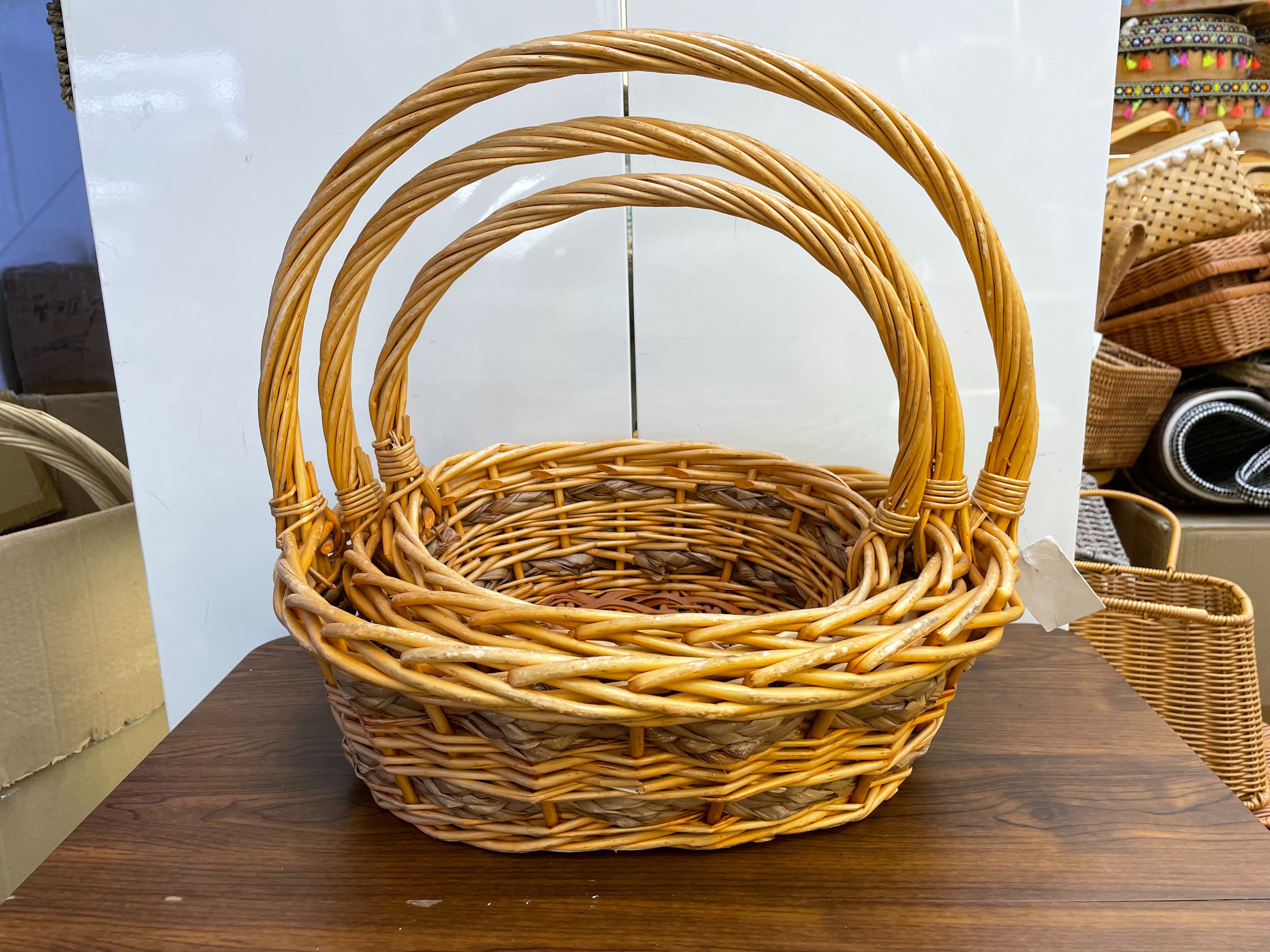 Three-piece willow weaving set with gold rope, straw rope and wood chips details Picture
