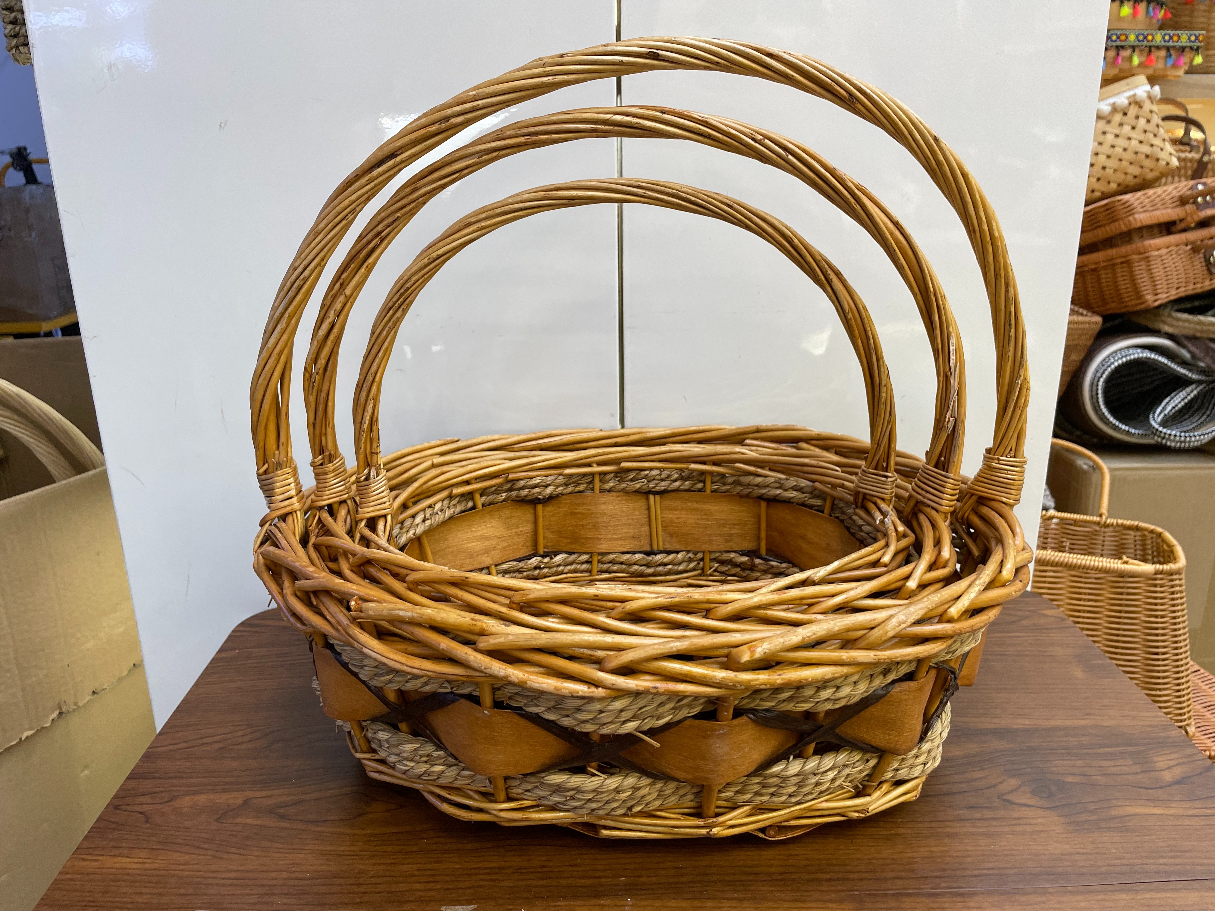 Three-piece willow weaving set with gold rope, straw rope and wood chips