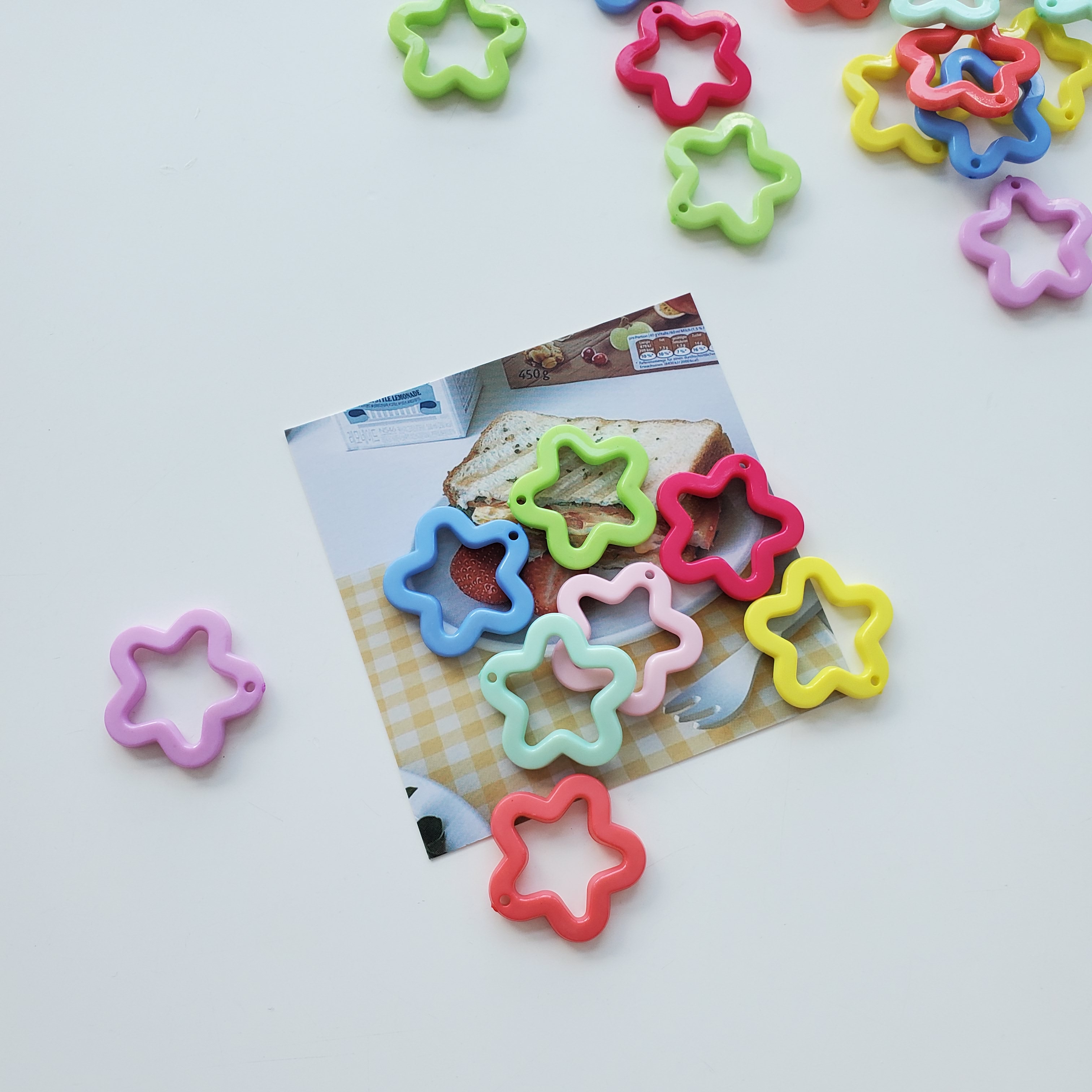Chen Ming's best-selling DIY jewelry accessories: Acrylic 30mm perforated five-pointed star pendant, earrings, bag pendant, material Specification image