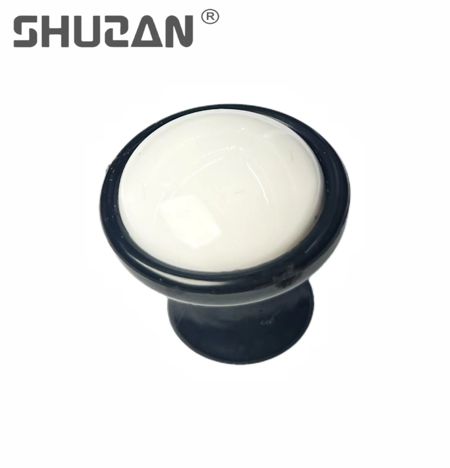 Shuzan, a well-known brand, offers a simple and pure white handle with black edges. It is a modern black single-hole cabinet, drawer, wardrobe door, and hardware handle wholesale. It is of high quality X202. Other hardware tools and single-lock handles Item Picture