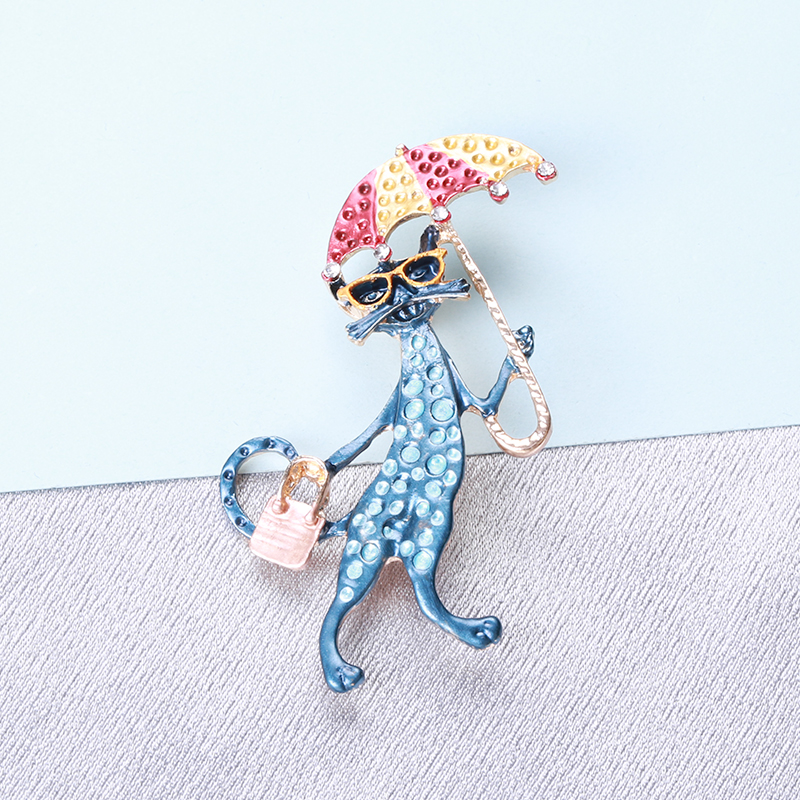 Factory direct sales of creative and light luxury Korean version new best-selling cartoon oil-drip cat knot light luxury water diamond creative retro brooch simple and fashionable accessory pin in stock details Picture