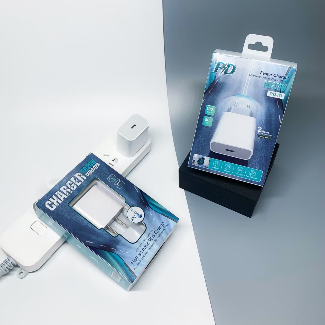 手机充电充头/PD快充白底实物图