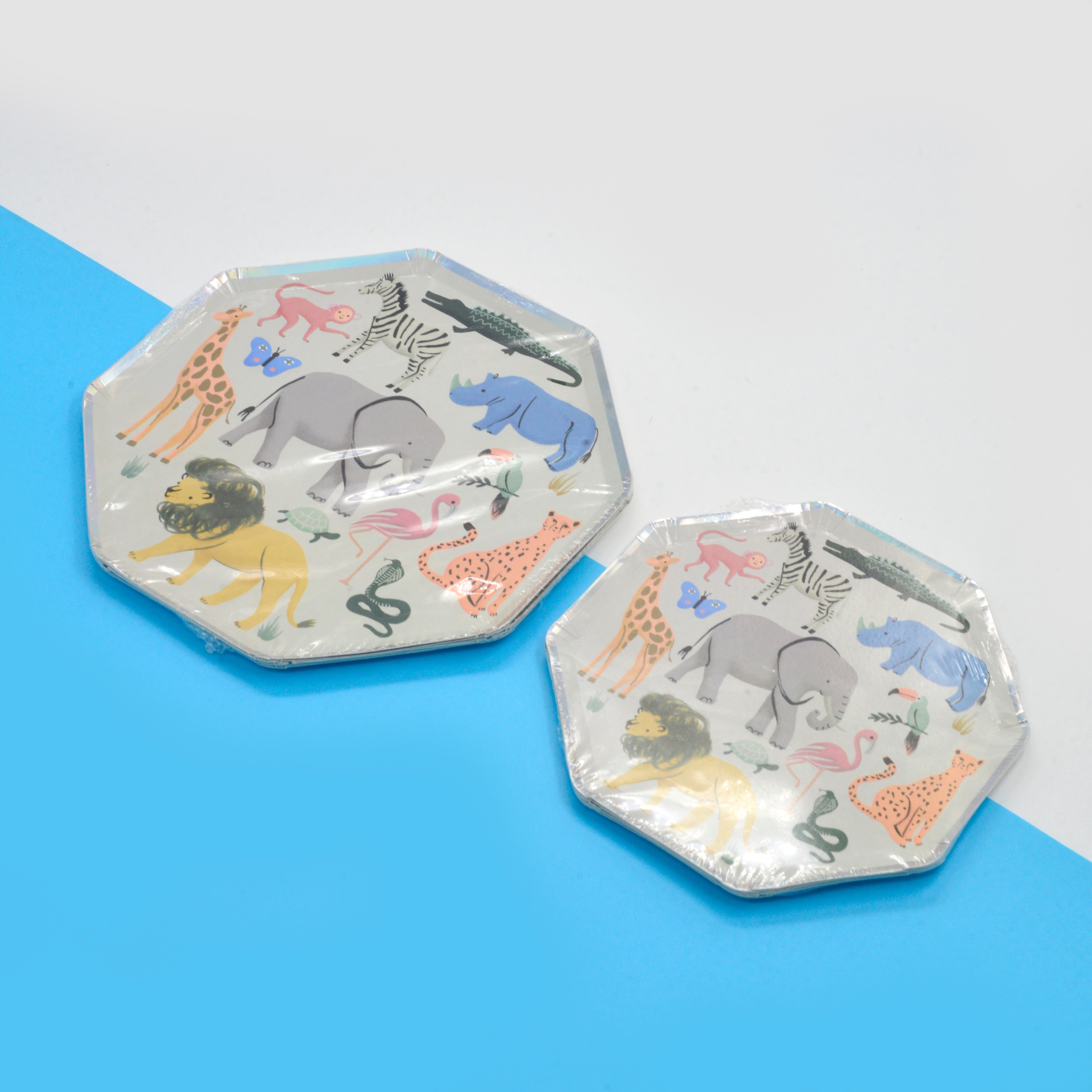 A popular disposable animal-patterned cake plate