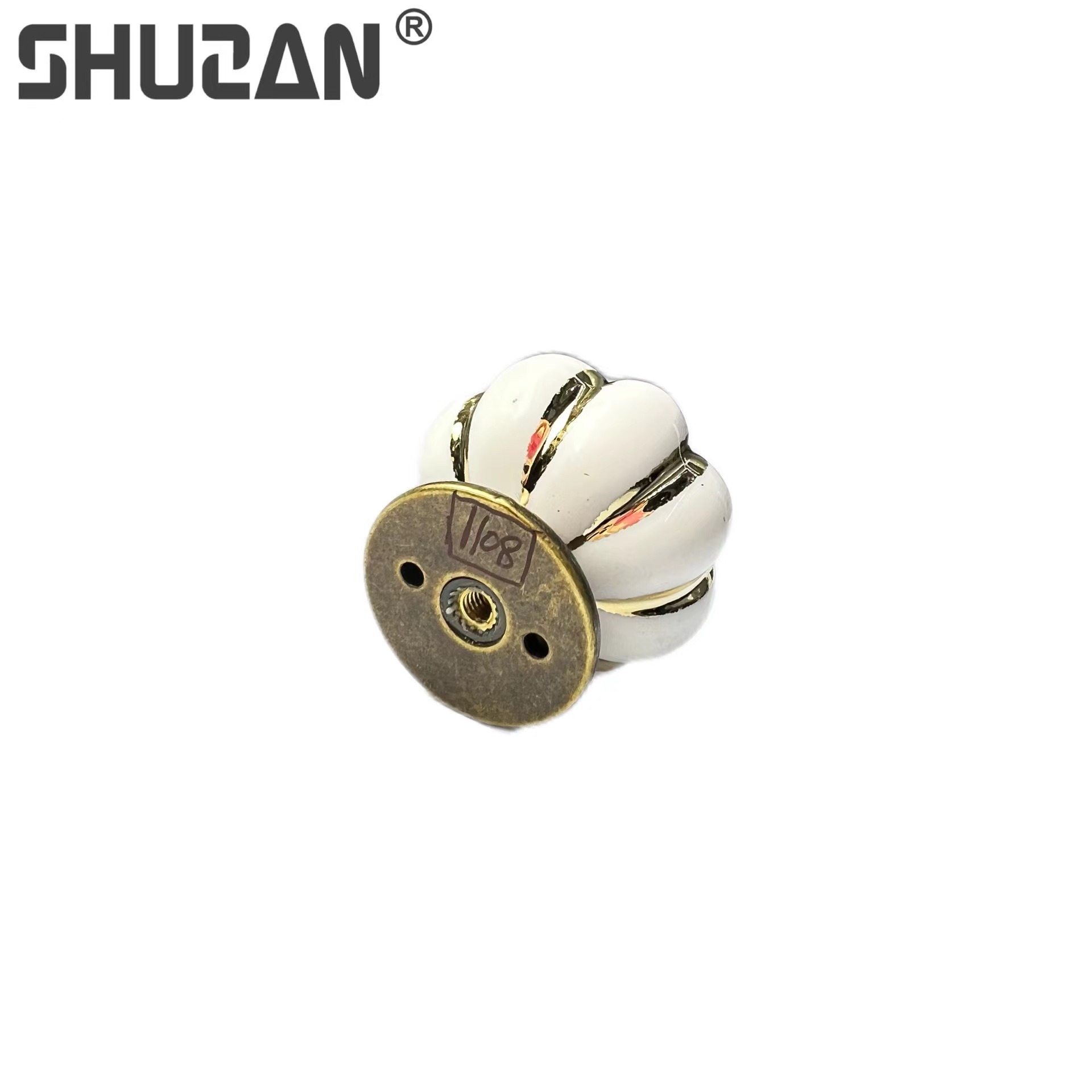 Shuzan, a well-known brand, offers European and American style ceramic retro pumpkin handles for wardrobes, cabinets, shoe cabinets, cabinet door handles, high-quality plastic handles for foreign trade, classic style C003, and other hardware tools with single-lock handles Application Scenario