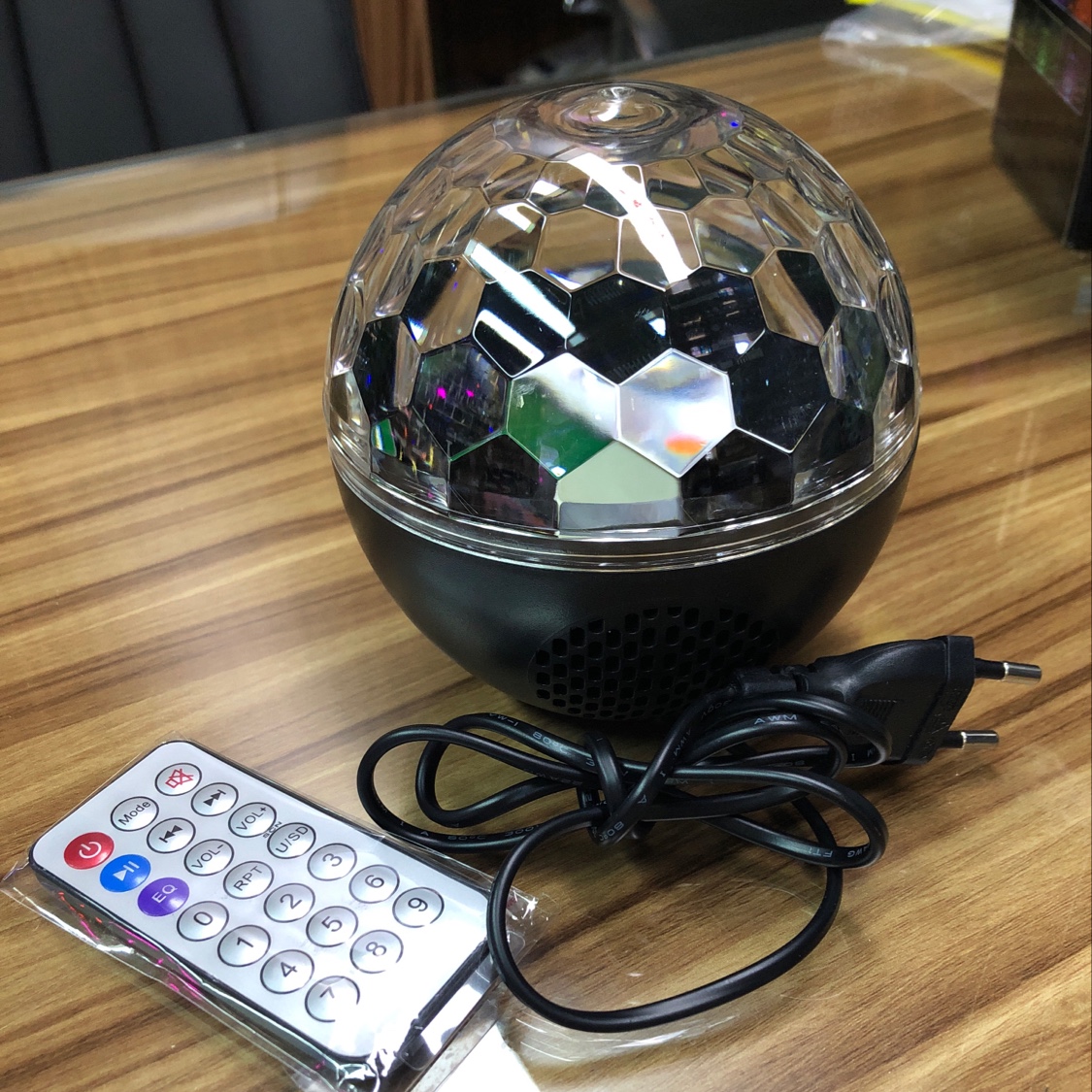 Mini Bluetooth Magic Ball (Plug Version)