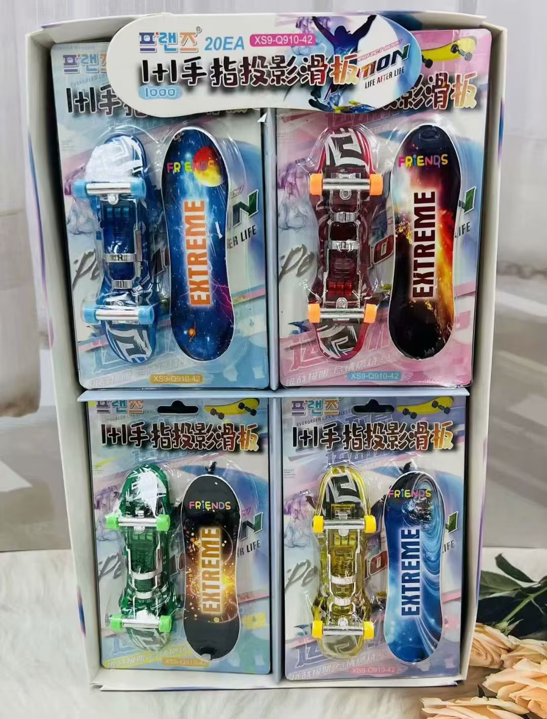 1+1手指投影滑板 玩具游戏投影图案 发光手指滑板玩具玩益智小礼