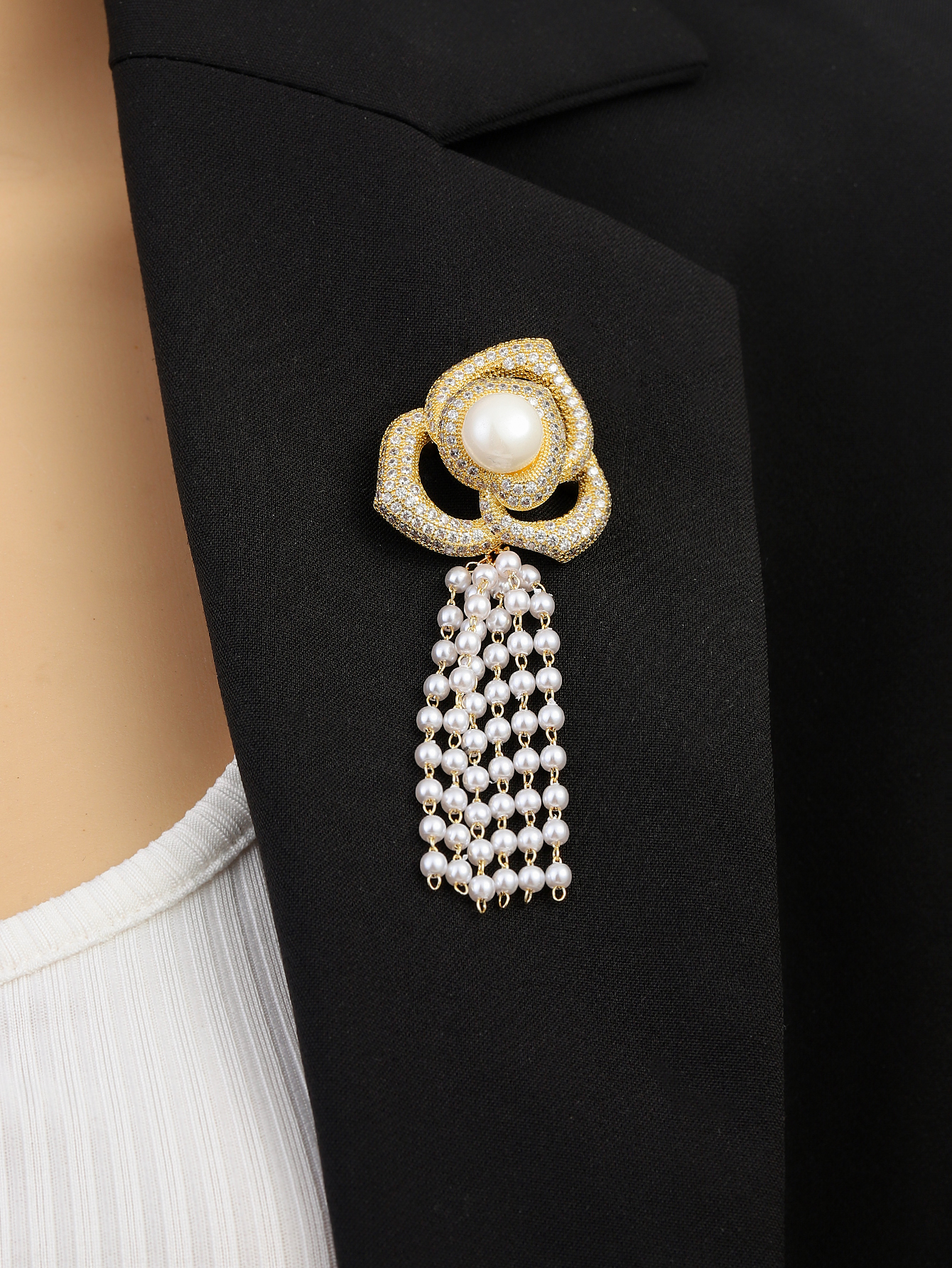 Xuhui brand premium copper plated with real gold and zircon inlaid luxury camellia, fashionable, classic and high-quality brooch Item Picture