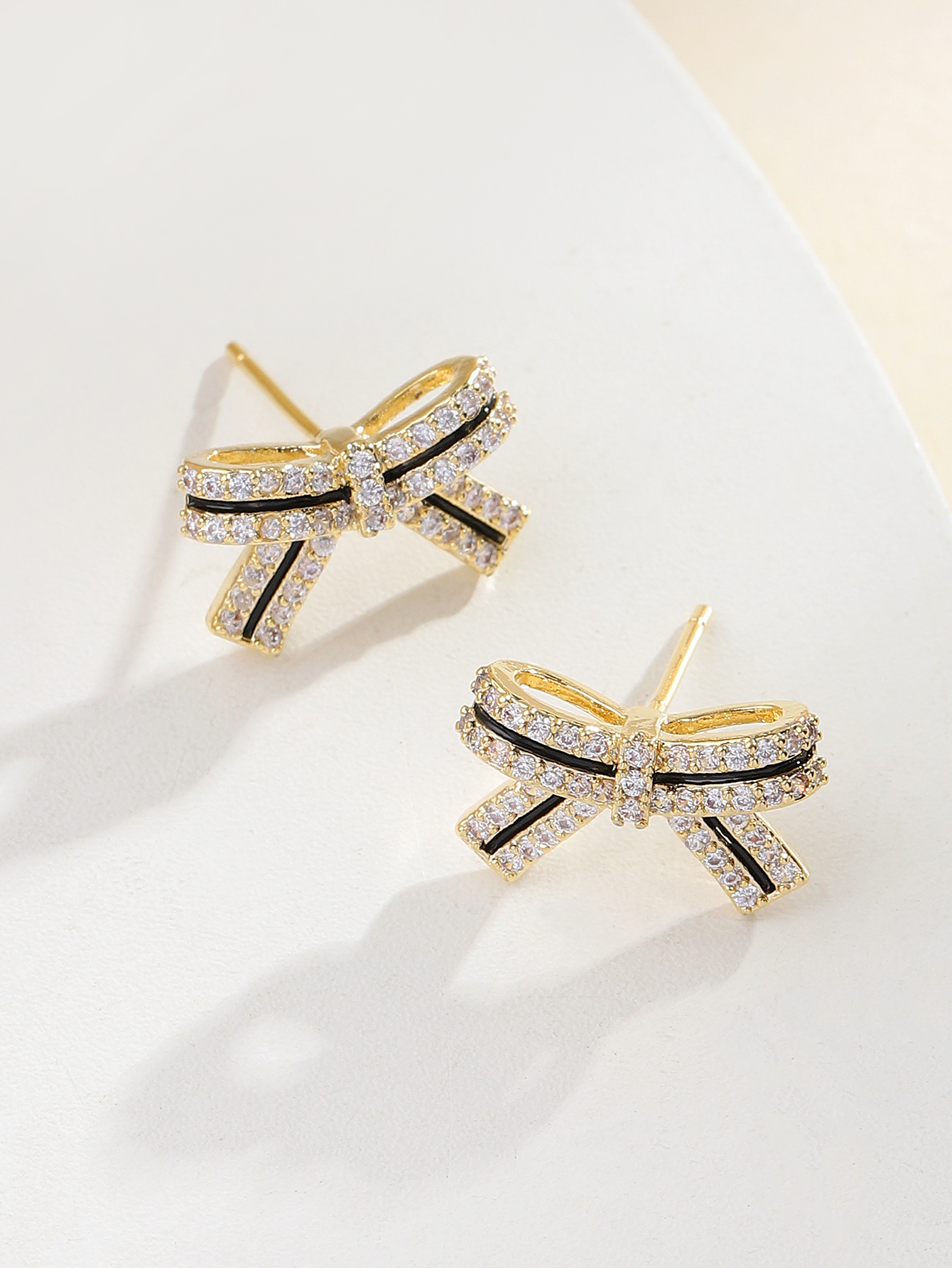 Xuhui brand exquisite and light luxury copper plated with real gold and zircon inlaid 925 silver needle bow with baked paint, luxurious design and fashionable stud earrings Specification image