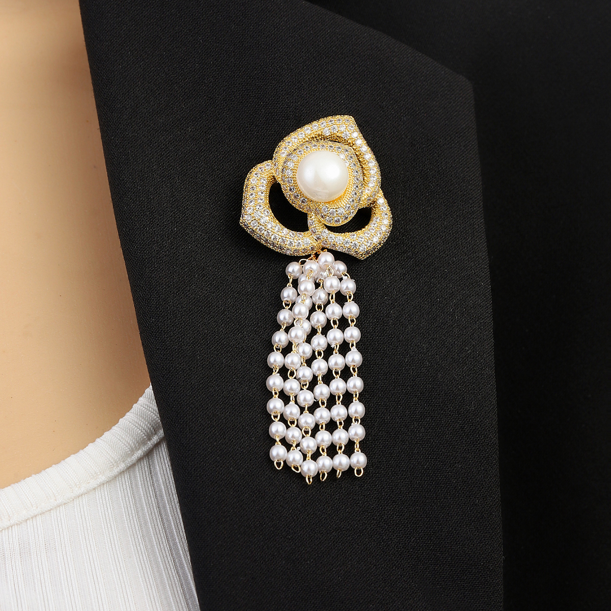Xuhui brand premium copper plated with real gold and zircon inlaid luxury camellia, fashionable, classic and high-quality brooch