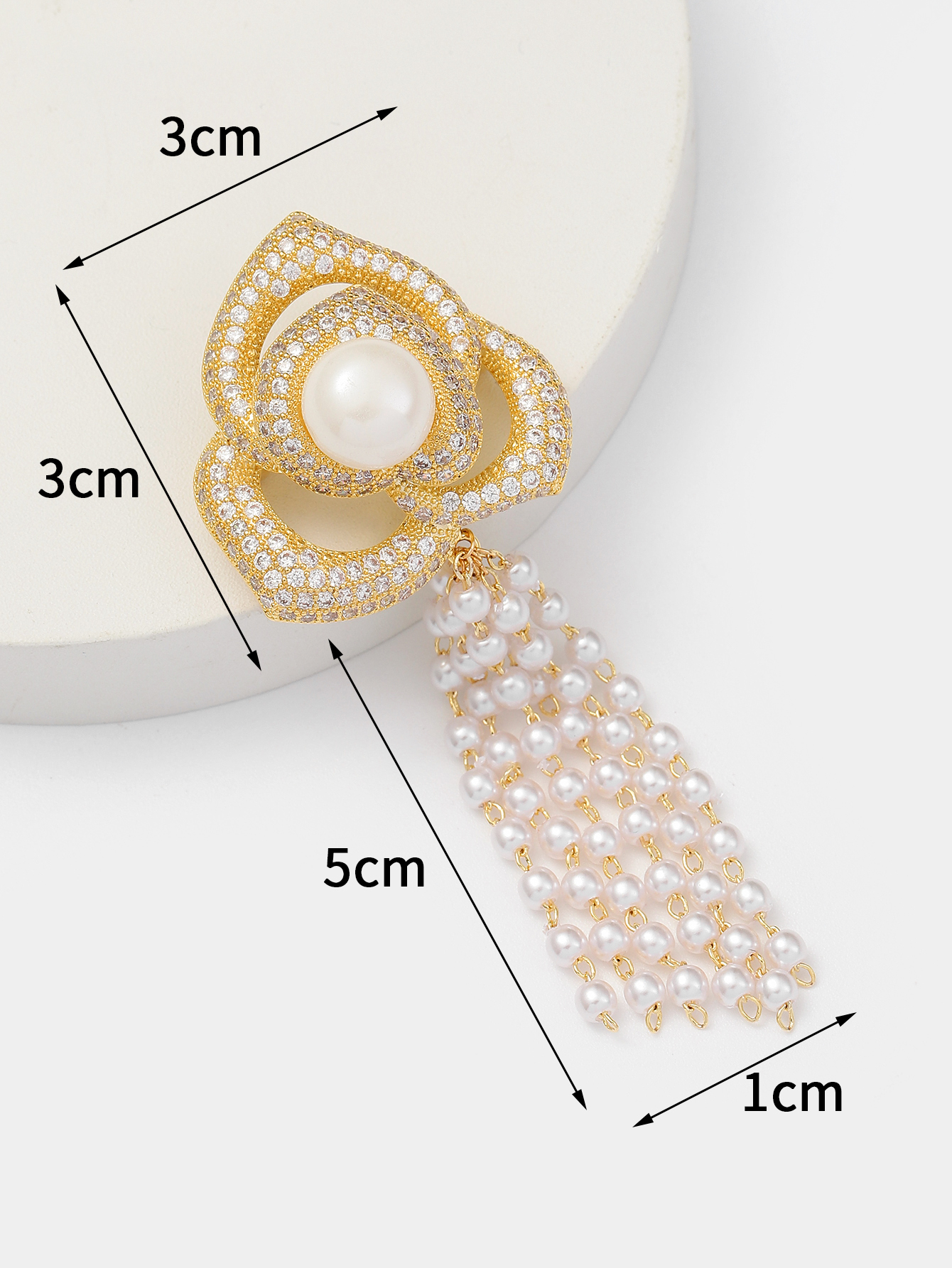 Xuhui brand premium copper plated with real gold and zircon inlaid luxury camellia, fashionable, classic and high-quality brooch Application Scenario