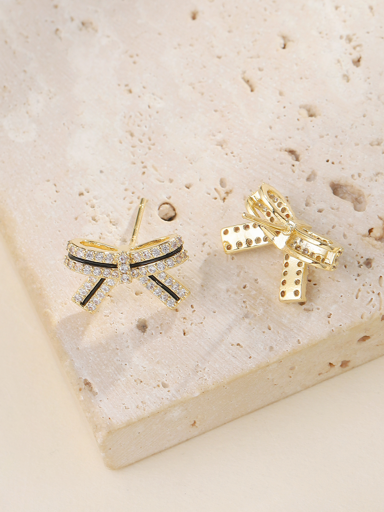 Xuhui brand exquisite and light luxury copper plated with real gold and zircon inlaid 925 silver needle bow with baked paint, luxurious design and fashionable stud earrings details Picture