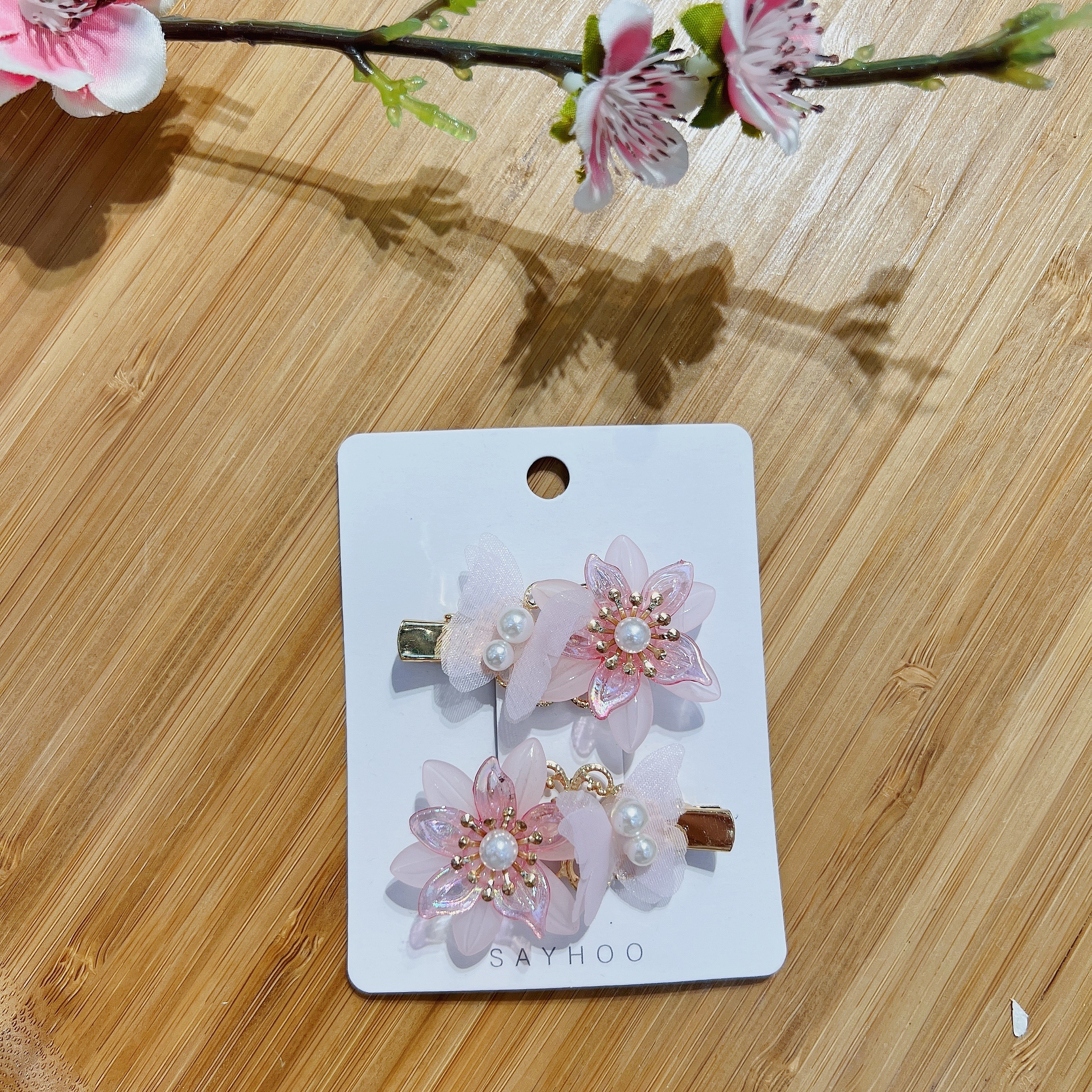 الفراشة تطير في الاتجاه الصحيح Item Picture