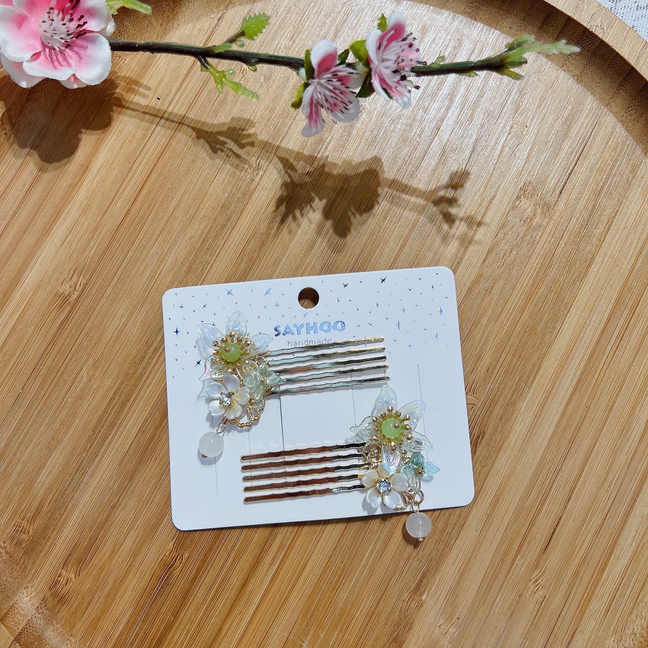 Hairless Hanfu clip - Butterfly and Flower paired Comb Application Scenario