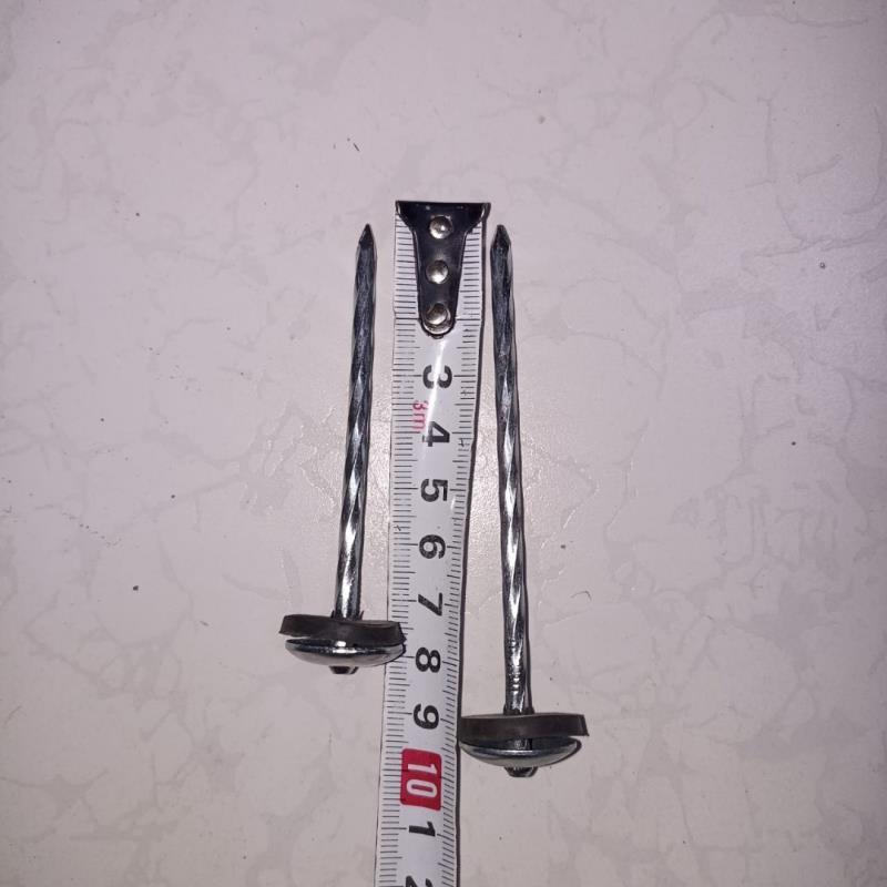 Manufacturer corrugated nails, corrugated rods, corrugated nails, straight rods, corrugated nails with pads, roof nails, Roofing nails, large cap nails, 9G, 2.5-inch nails, galvanized corrugated nails Application Scenario