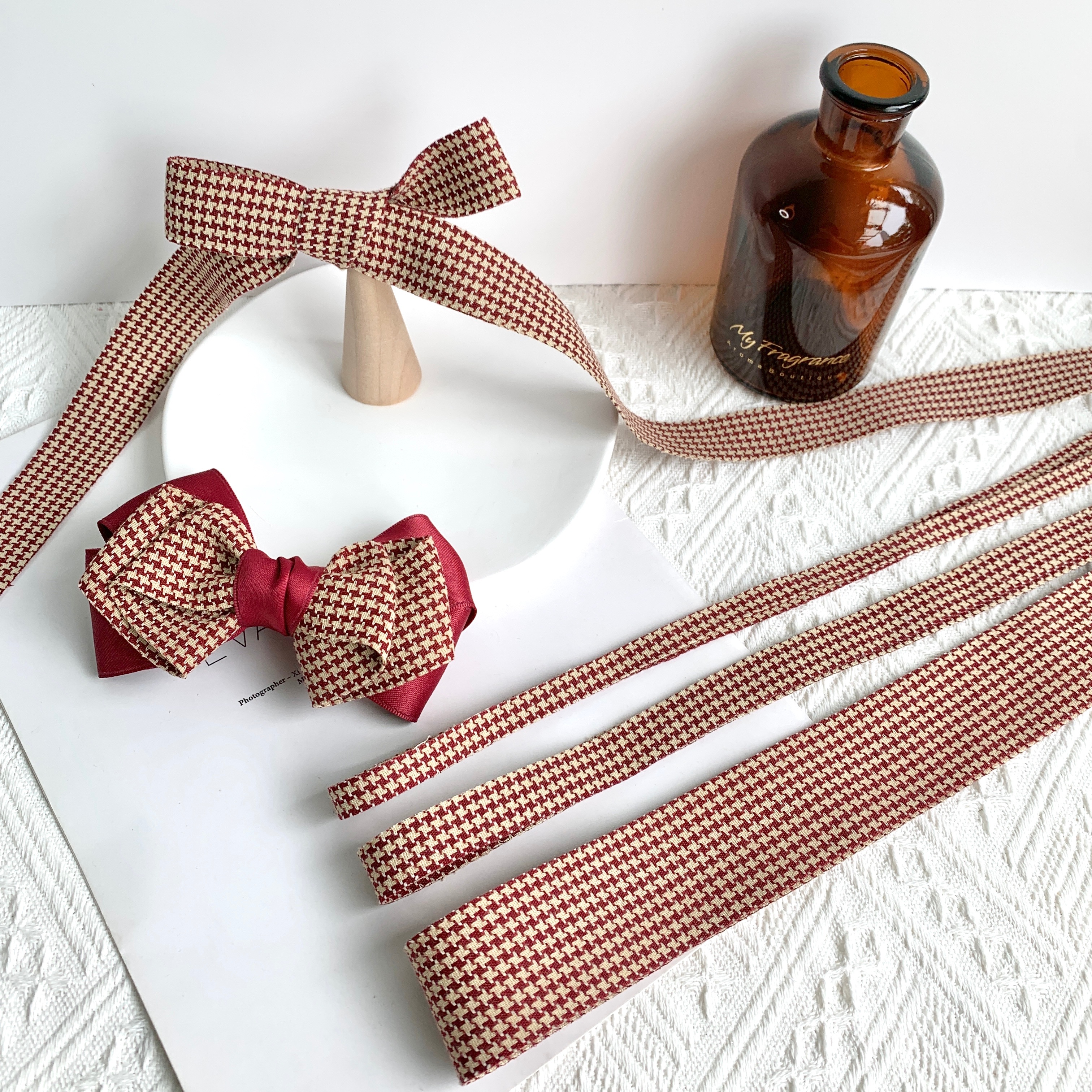 Jianjian Fashion Two-color checkered hair accessories, clothing accessories Application Scenario