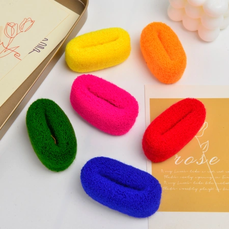 The 2022 new solid-color rubber band towel ring comes in multiple colors