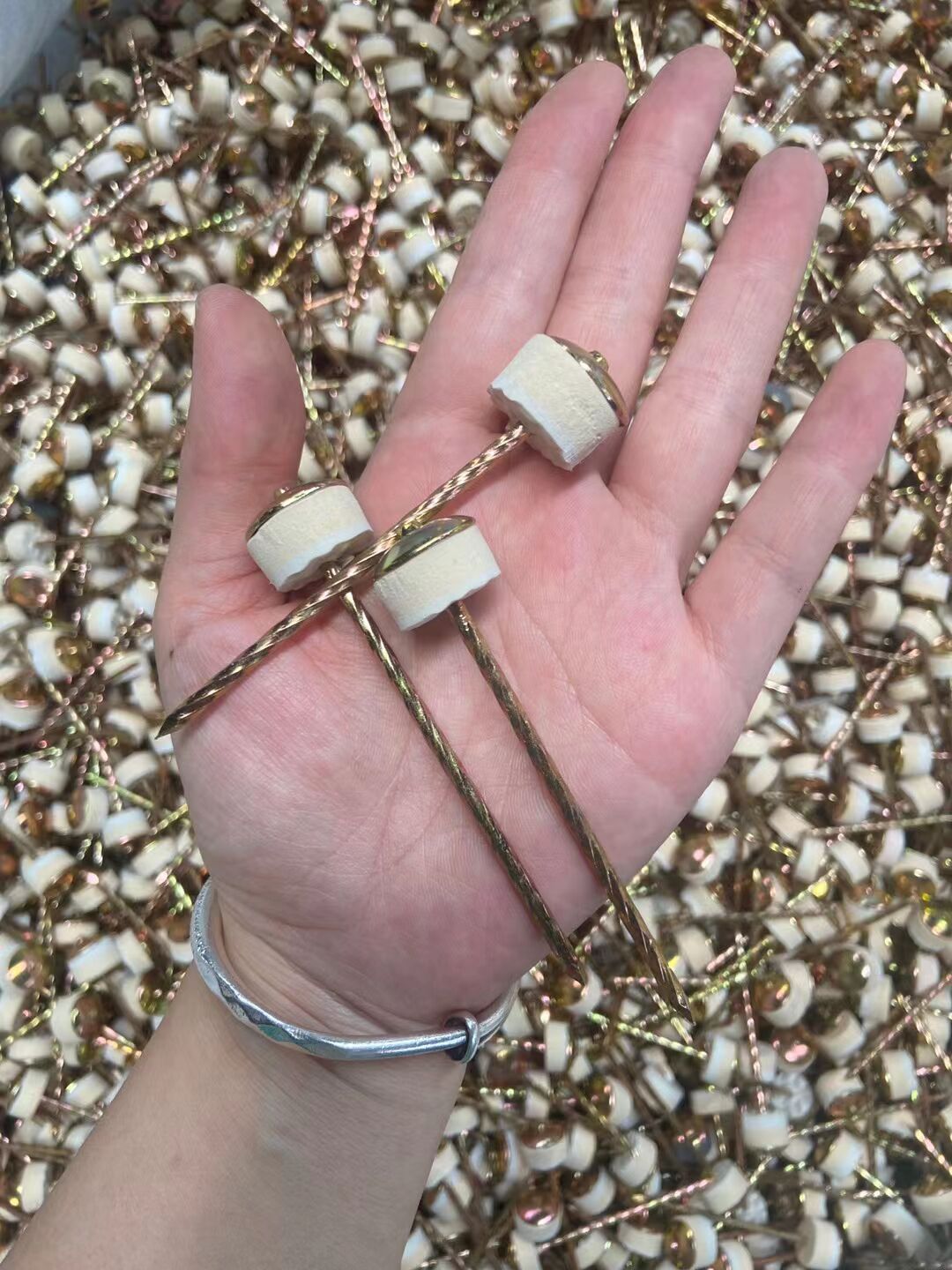 Manufacturer corrugated nails, straight rod corrugated nails, padded corrugated nails, hemp rod corrugated nails, roof nails, Roofing nails, 9G, 2.5-inch nails, galvanized corrugated nails, large cap nails Item Picture