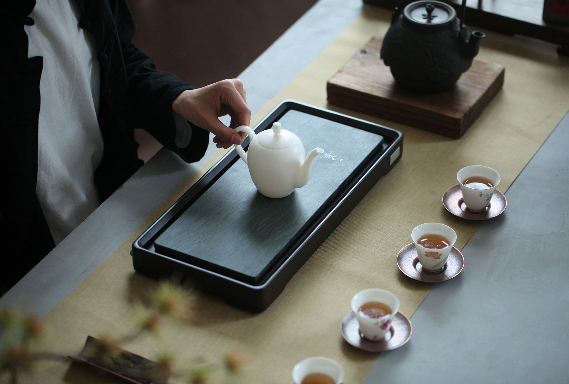 The combination of misty rain, heavy bamboo, black gold stone and tea tray is simple, elegant and light luxury. It is versatile for home and office use and easy to maintain Specification image