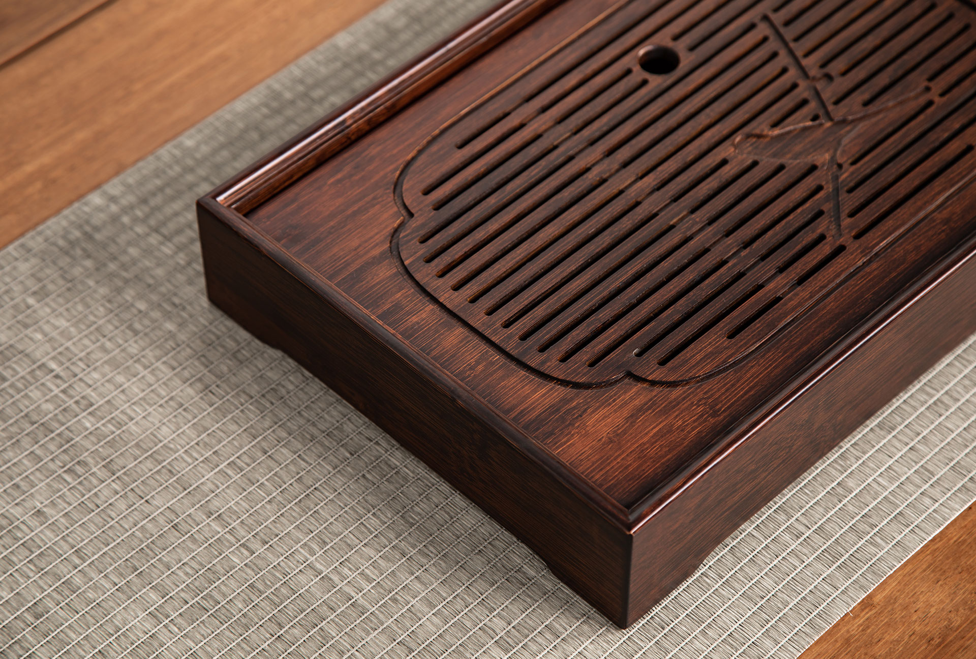 Yanxi bamboo tea trays are simple, elegant, light luxury, versatile for home and office use, easy to clean, and available in multiple sizes Item Picture