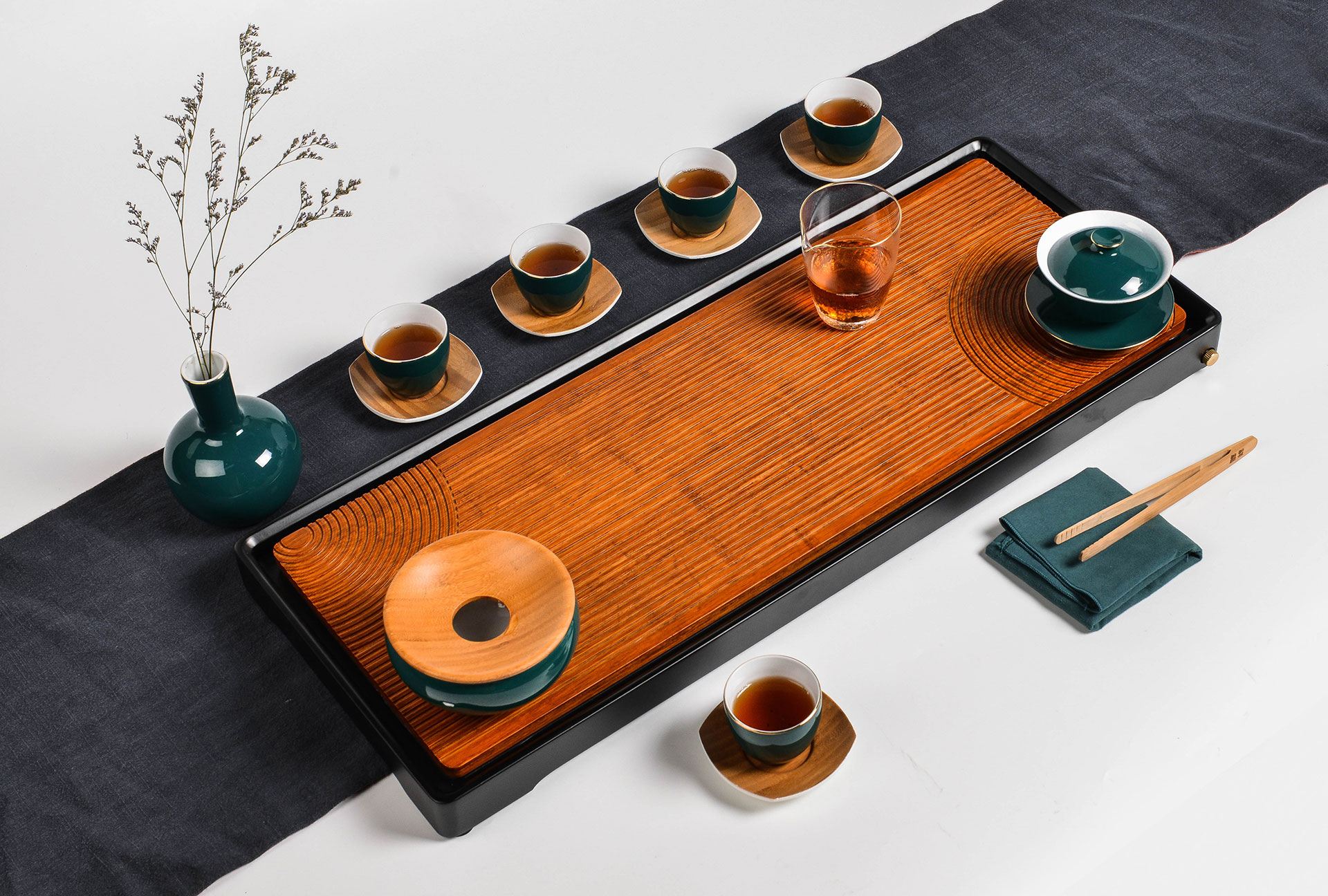 The Lianchi tea tray is simple, elegant, light luxury, versatile for home and office use, and easy to clean