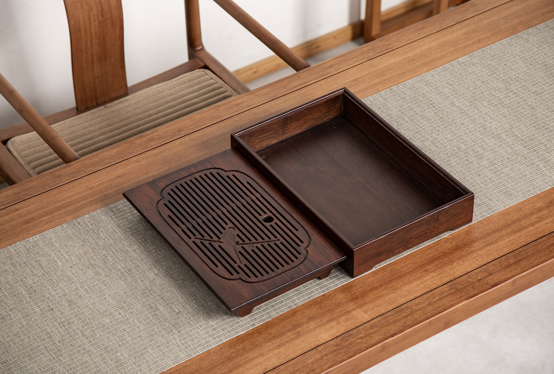 Yanxi bamboo tea trays are simple, elegant, light luxury, versatile for home and office use, easy to clean, and available in multiple sizes Application Scenario