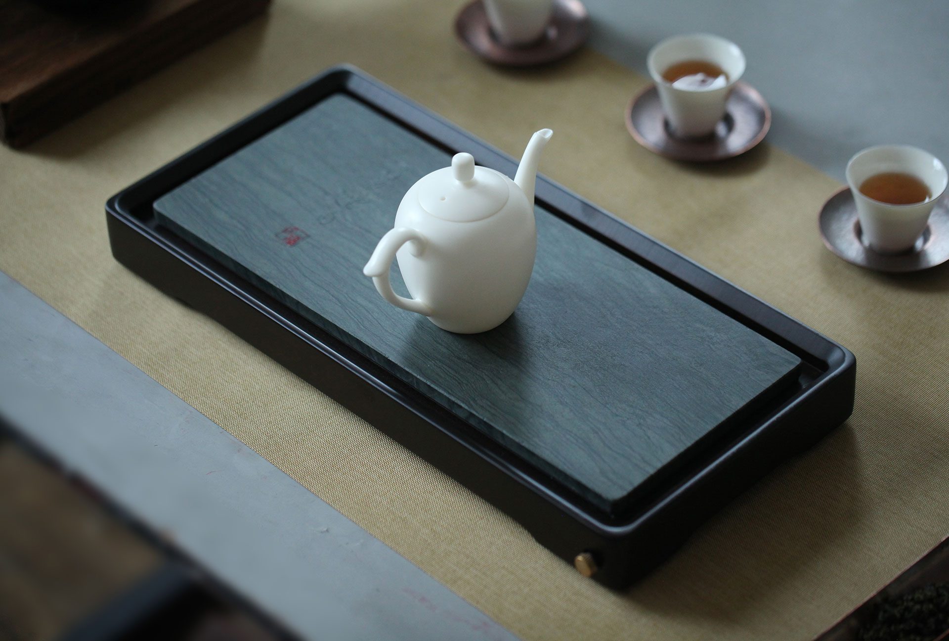 The combination of misty rain, heavy bamboo, black gold stone and tea tray is simple, elegant and light luxury. It is versatile for home and office use and easy to maintain details Picture