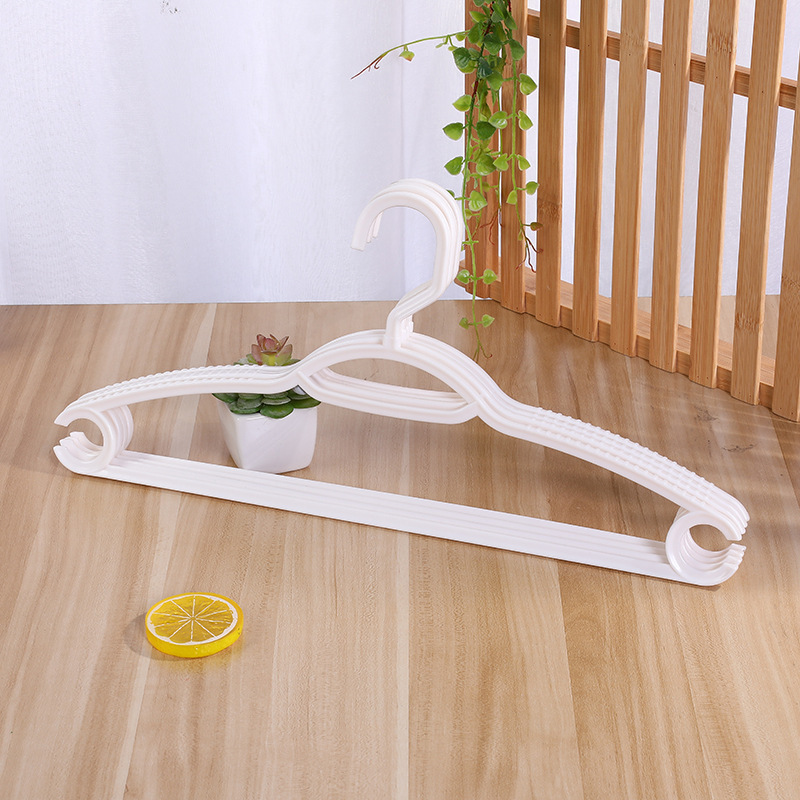 Multi-functional anti-slip clothes hanger Application Scenario