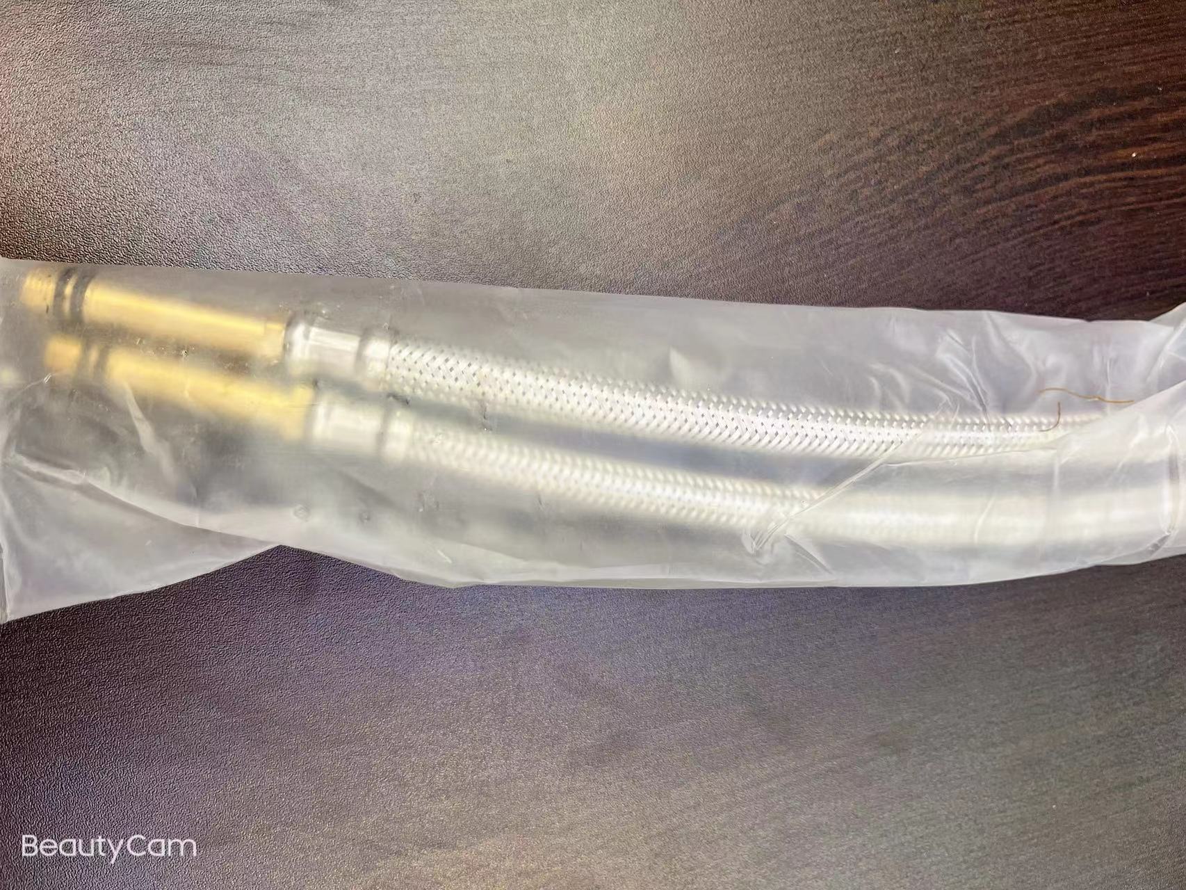 水龙头进水管/冷热水管/冷热水龙头水白底实物图