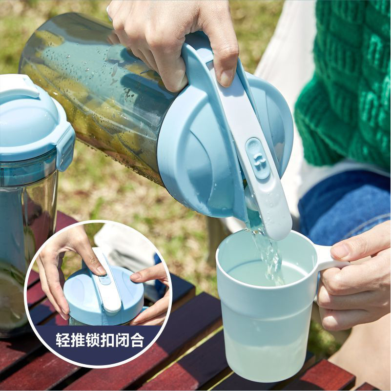 A set of 5 cold drink water bottles for camping details Picture