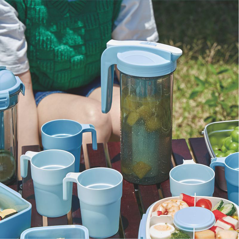 A set of 5 cold drink water bottles for camping Specification image