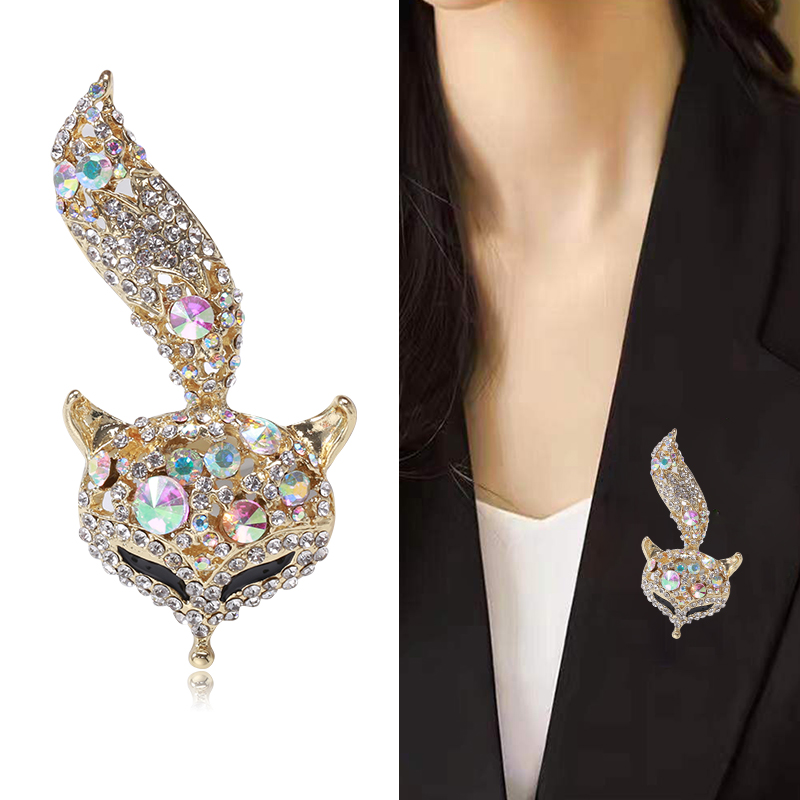 Factory direct sales of creative and light luxury Korean version new best-selling cartoon water diamond fox light luxury creative retro brooches, simple and fashionable accessory pins in stock