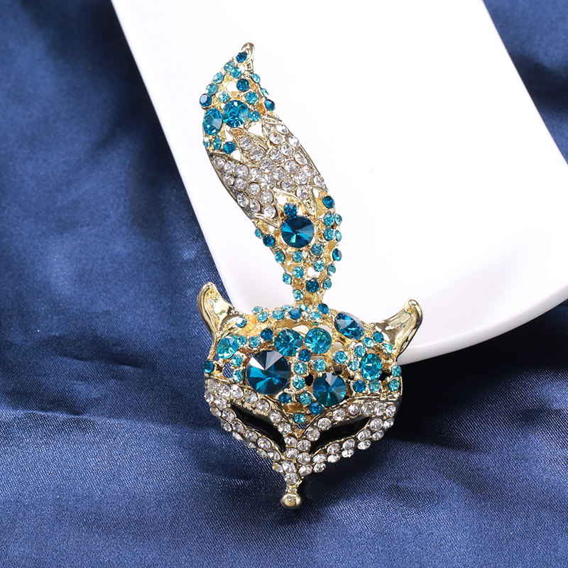 Factory direct sales of creative and light luxury Korean version new best-selling cartoon water diamond fox light luxury creative retro brooches, simple and fashionable accessory pins in stock Specification image