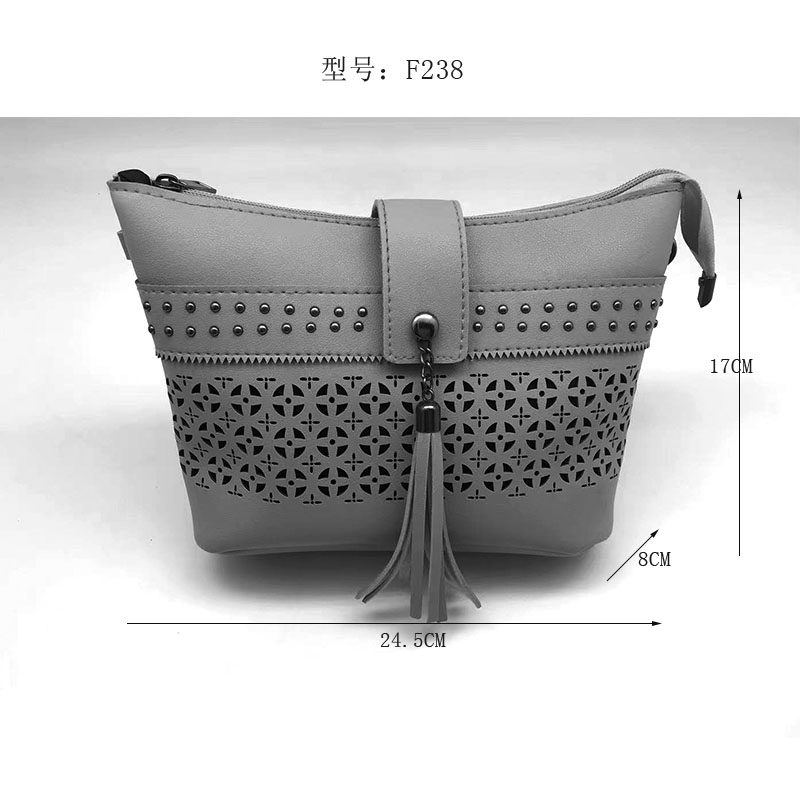 The popular single-shoulder bag for women in 2022