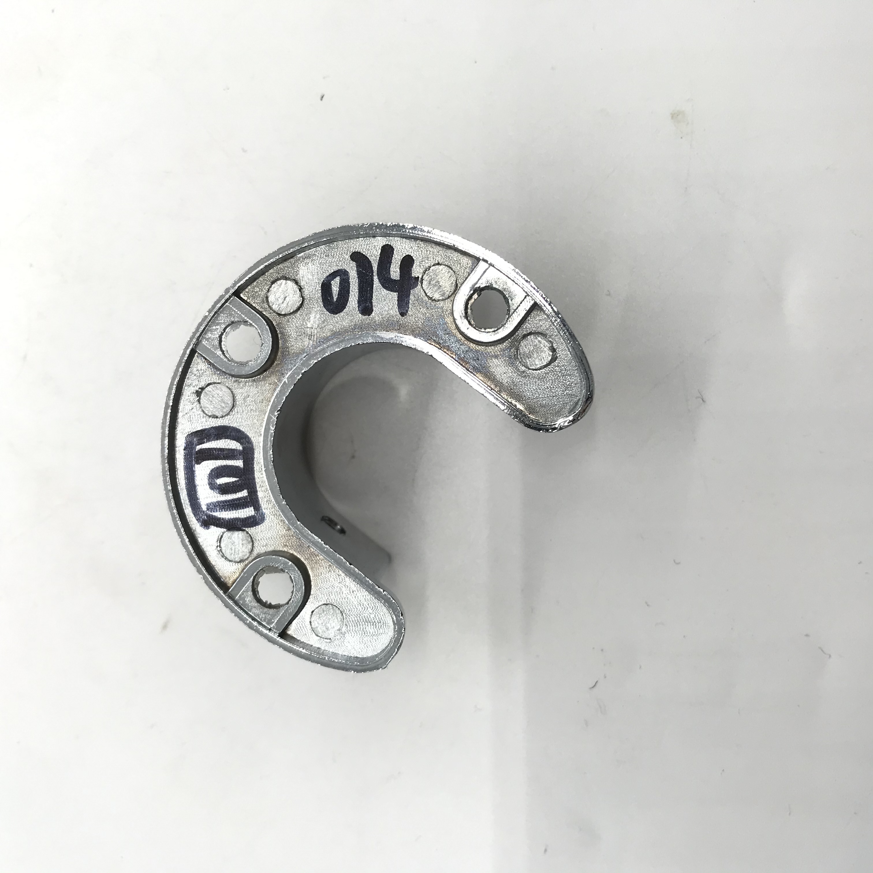 Shuzan Modern Hardware, high-end stainless steel durable semi-circular open flange seat, clothes rod support, factory direct sales, genuine product guarantee Application Scenario